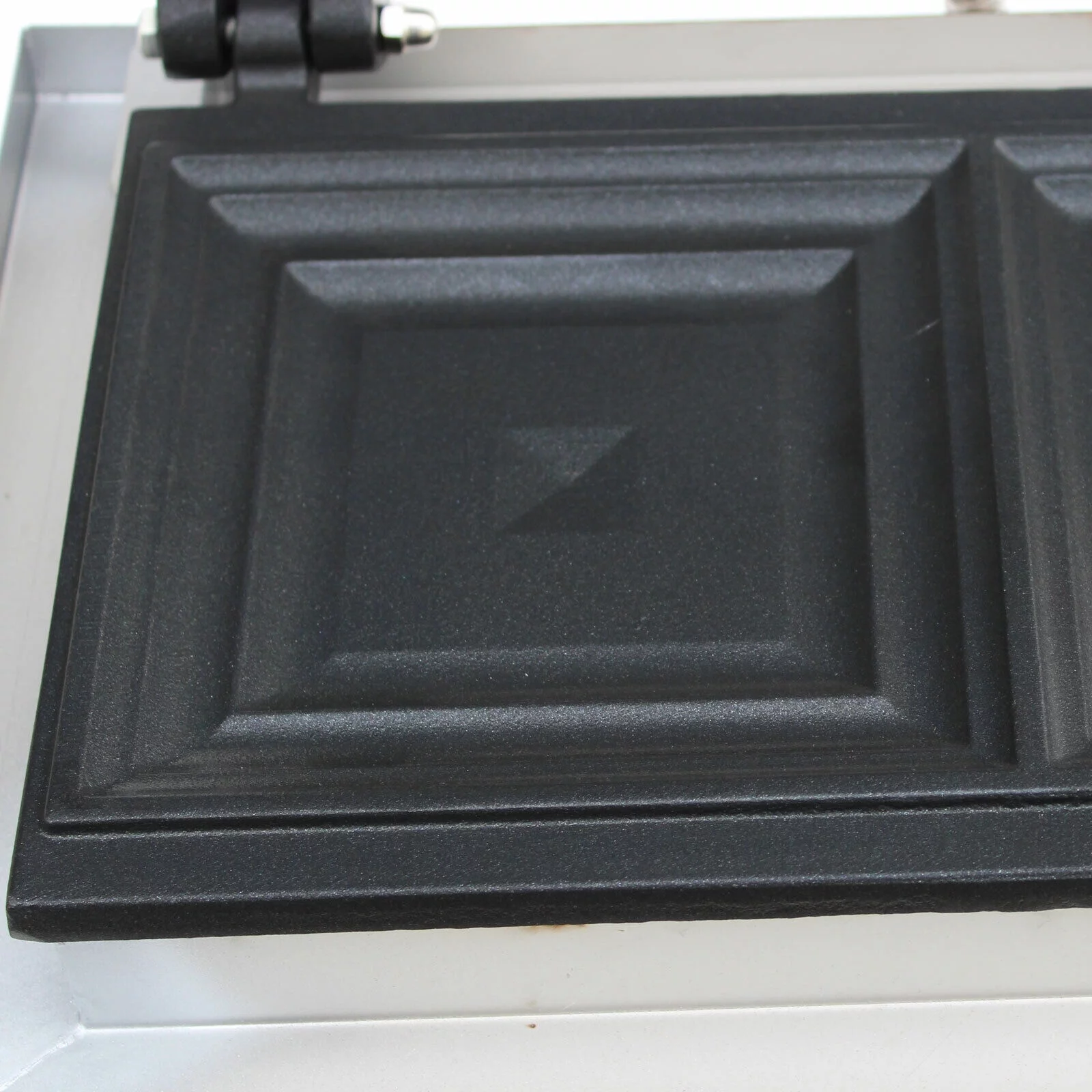 Commercial Sandwich Machine Adjustable Temperature Automatic Edge-sealing Design