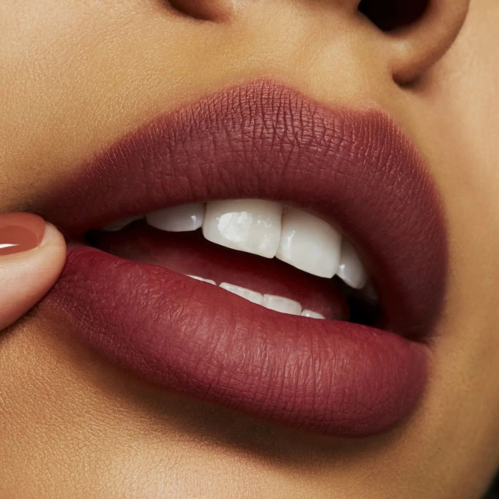 Mac 260548 3 g Powder Kiss Lipstick - No.932 Kinda Soar-Ta