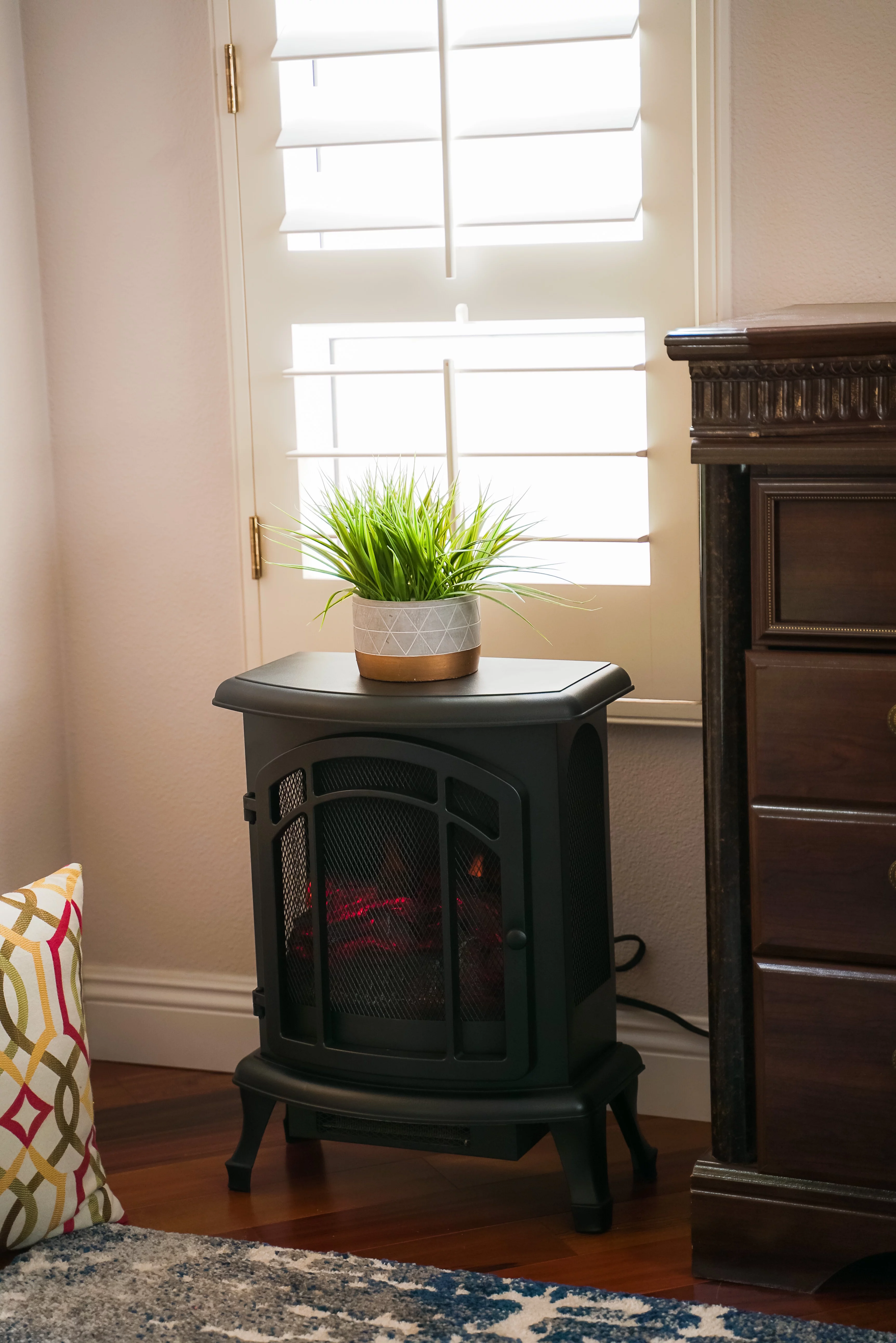 XBrand Free Standing Portable High/Low Heat Wired Fire Stove with Manual Control and LED Flame Effect, 24 Inch Tall, Black