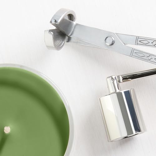 Yankee Candle Balsam & Cedar, Holiday Scented Candle, 22oz Large Jar with up to 150 Hour Burn Time, Giftable