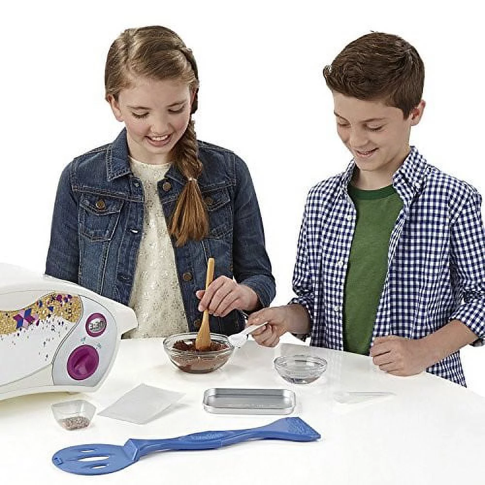 Easy Bake Oven + Star Edition Ultimate Super Pack Refill Set.