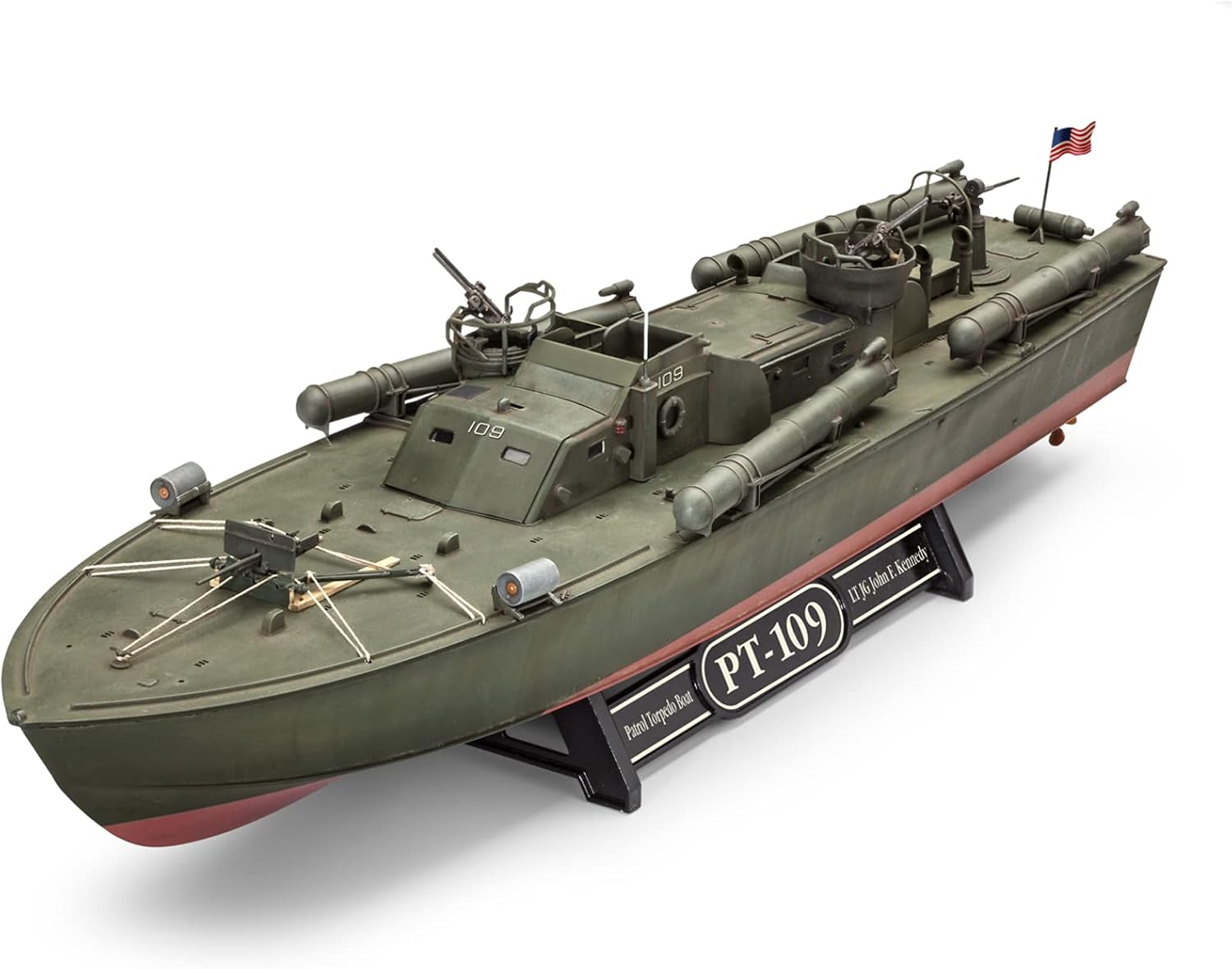 Revell 85-0319 PT-109 Patrol Torpedo Boat Commanded by LTJG John F. Kennedy Model Military Ship Kit 1:72 Scale 146-Piece Skill Level 5 Plastic Model Building Kit, Green