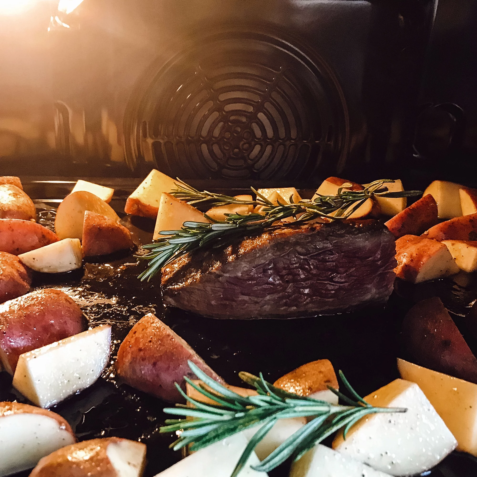 Empava 24 in. 2.3 Cu. ft. Single Gas Wall Oven - Bake Broil Rotisserie Functions with Mechanical Controls - EMPV-24WO09