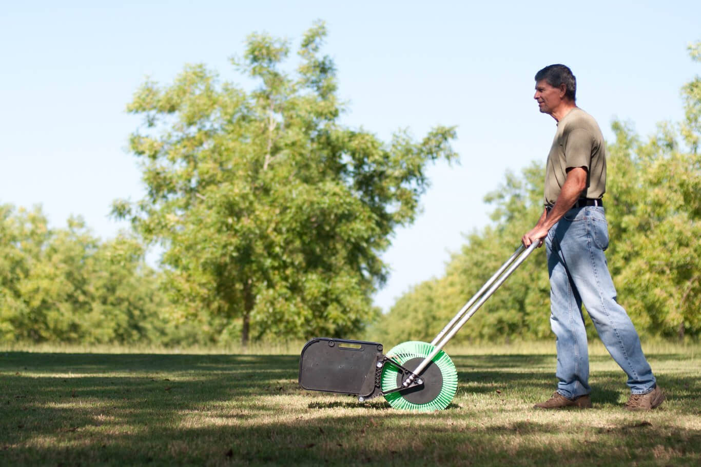 Bag-A-Nut Pecan Picker Upper - 18x22 Push Harvester