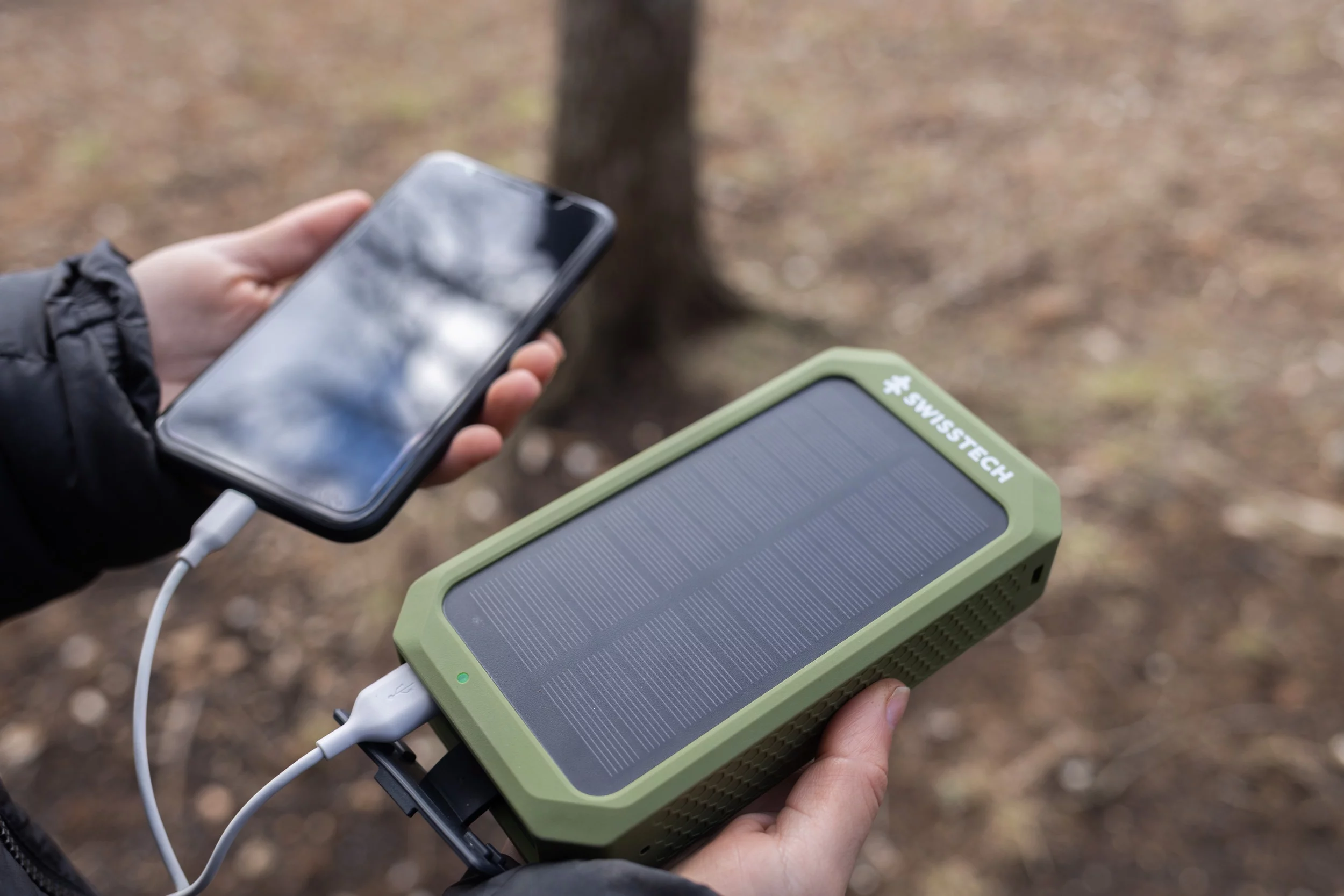 Swiss Tech 20000 mAh Wireless Power Bank with Flashlight and Charging Pad, IP54 Weatherproof