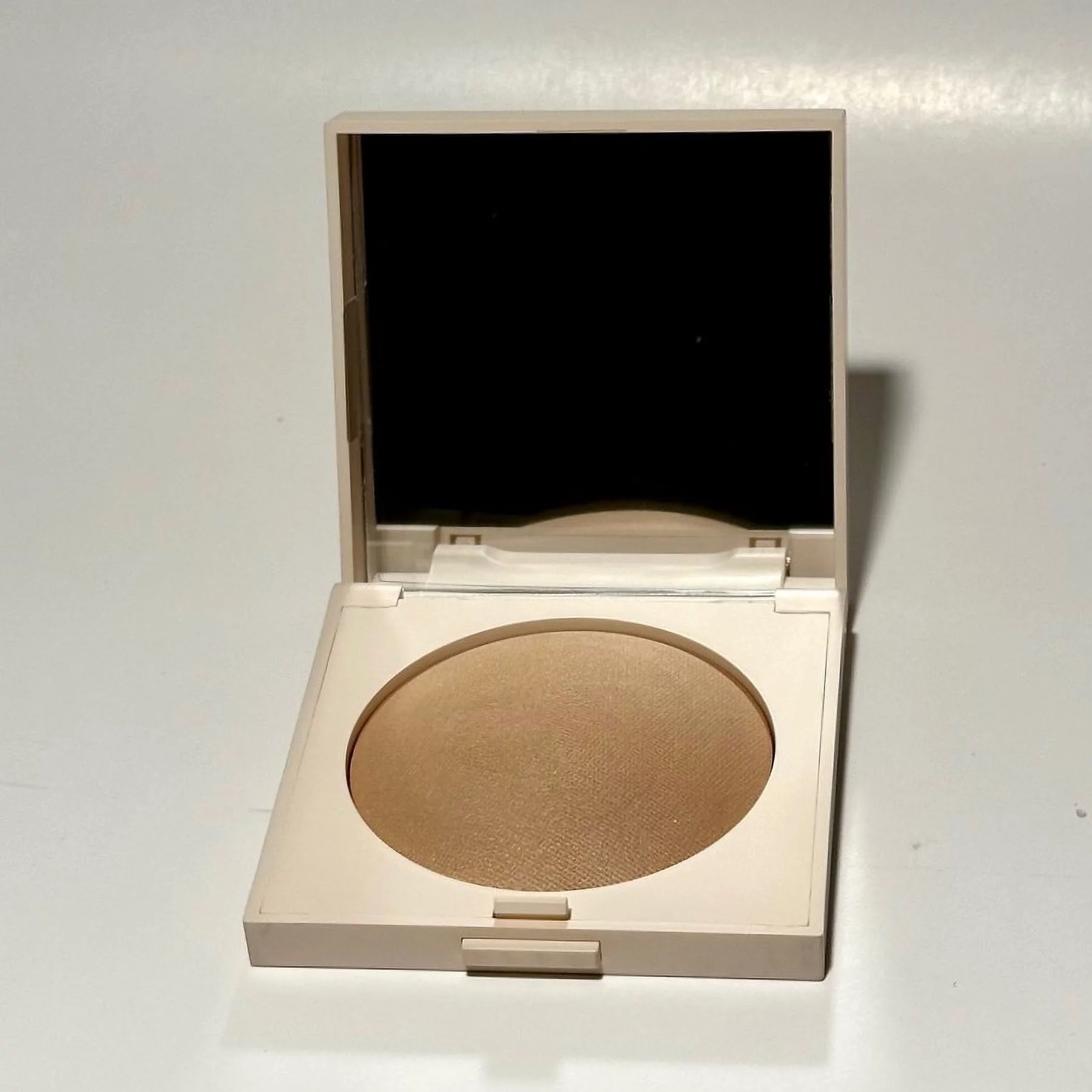 Laura Mercier Real Flawless Luminous Pressed Powder Translucent Medium