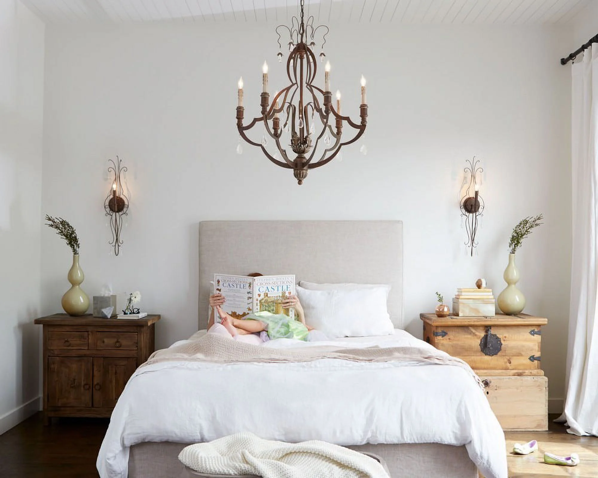 Quorum Lighting - Six Light Chandelier - Gabriel - 6 Light Nook Pendant in