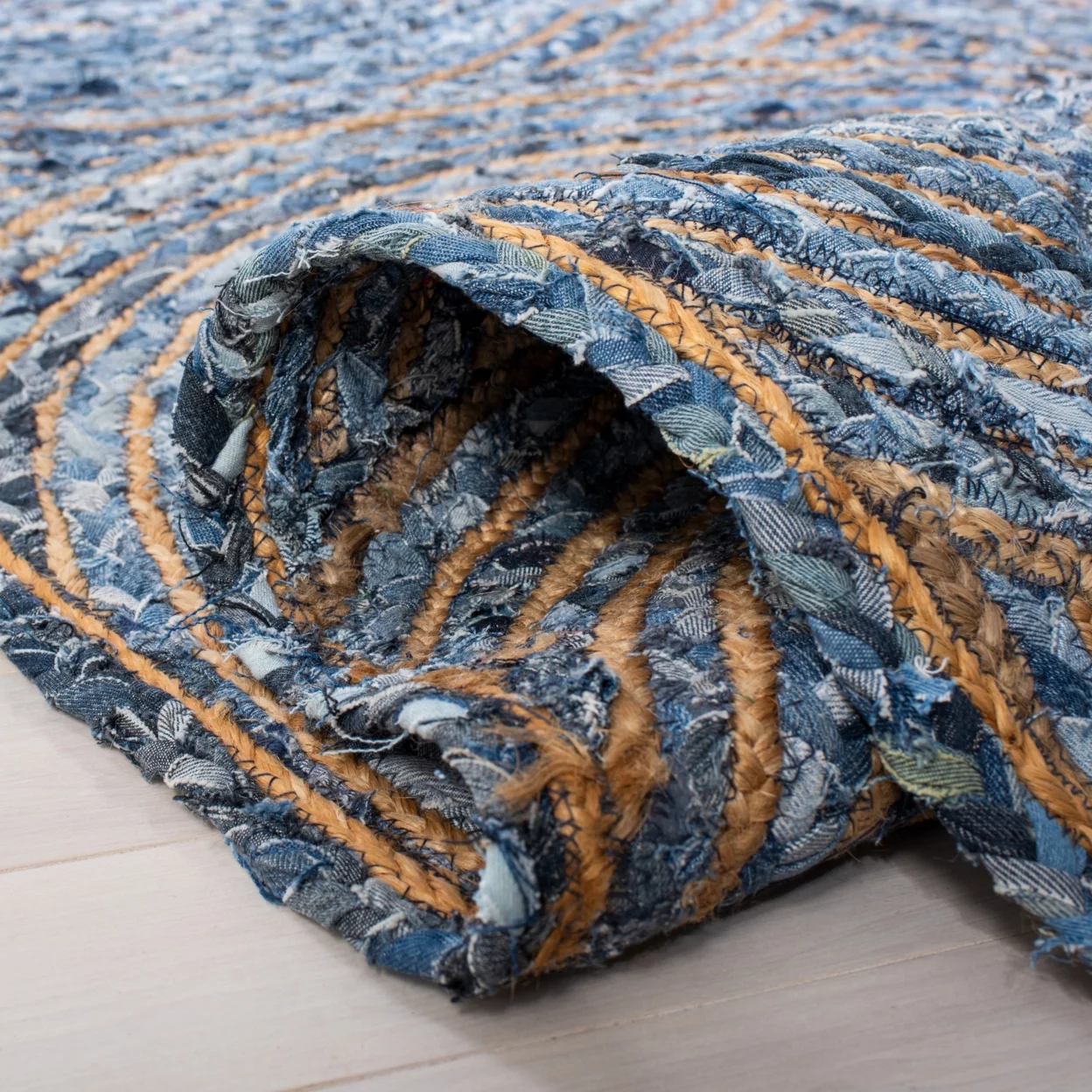 SAFAVIEH Cape Cod CAP203M Handwoven Blue / Natural Rug