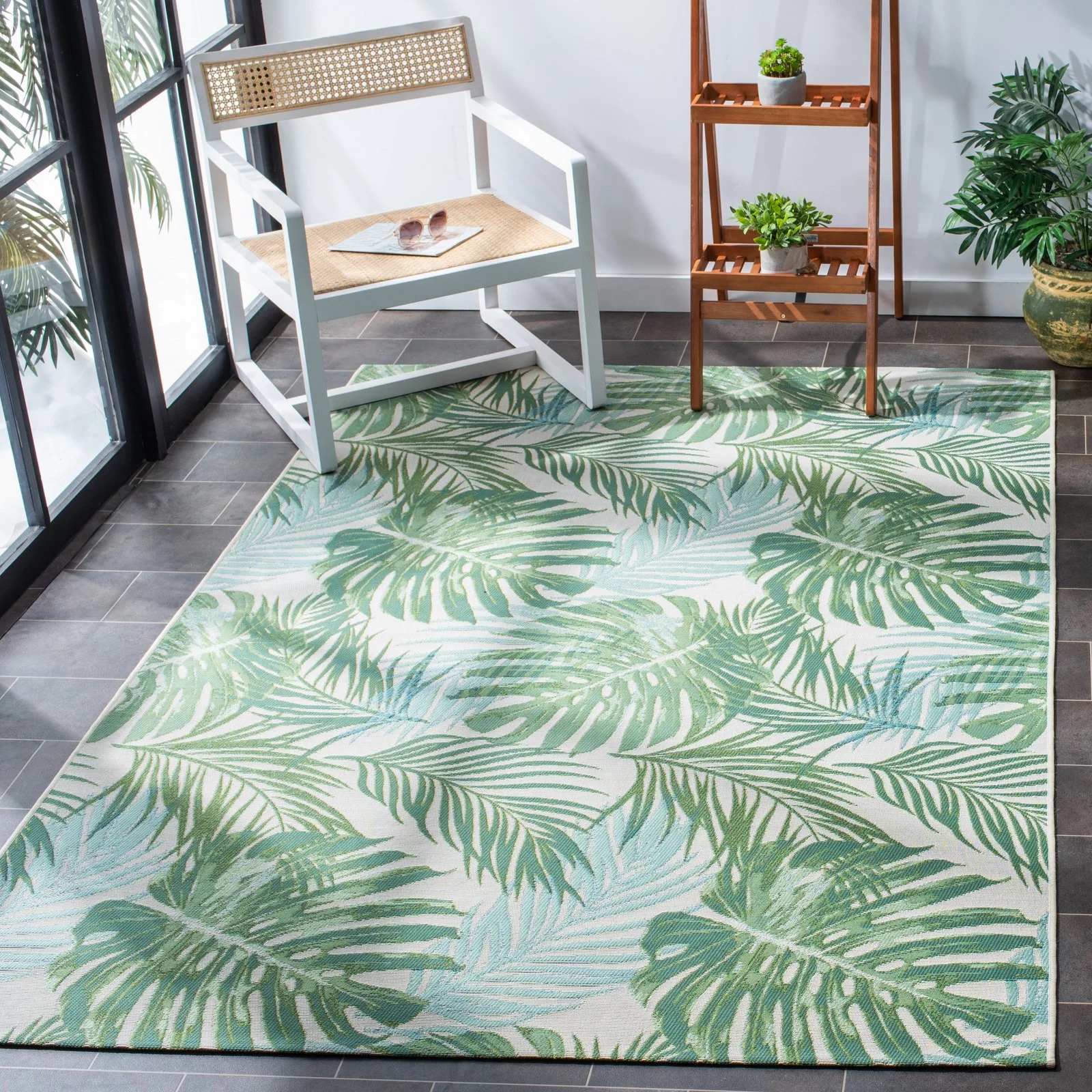 SAFAVIEH Barbados Tropical Palm Leaves Outdoor Area Rug, 6'6