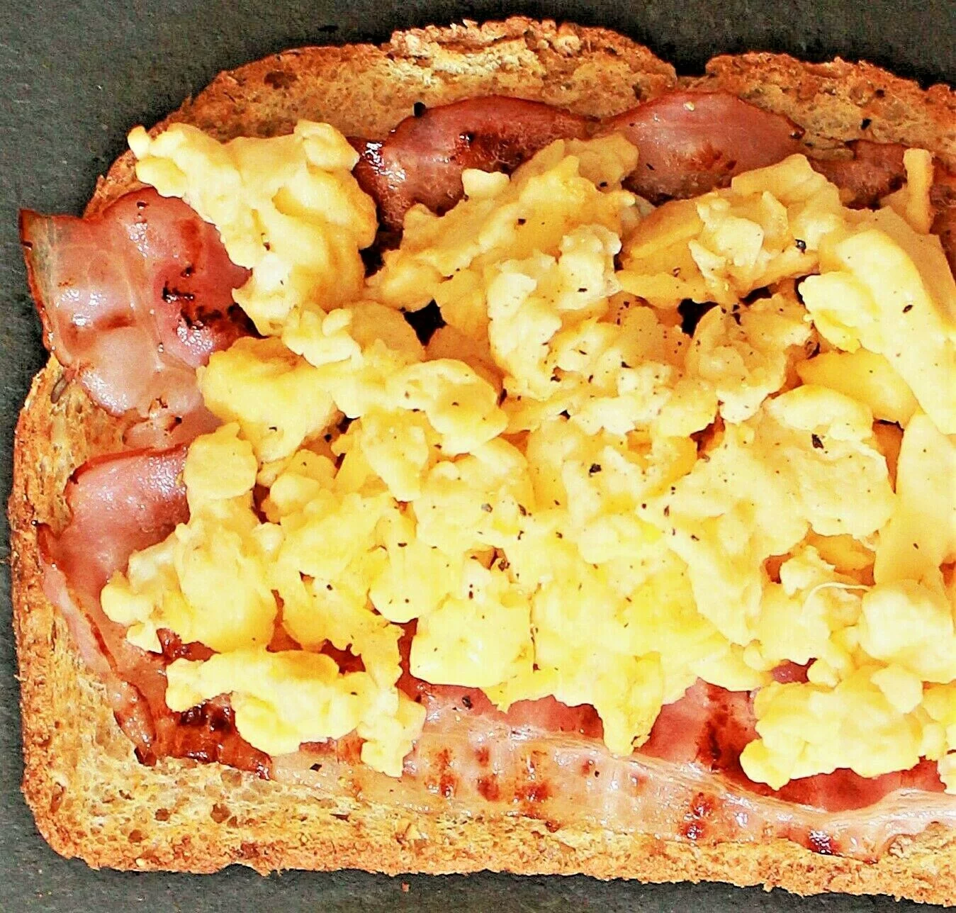 1 Pound (16 oz) Whole Powdered Eggs, WHY PAY MORE? Freshest Eggs, Fast Priority Shipping, Makes 35 Large Eggs, MADE IN THE USA! Resealable Pouch.