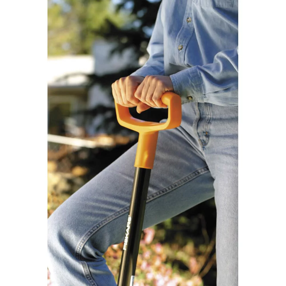 Fiskars D-Handle Digging Shovel, Steel Head Garden Shovel Tool