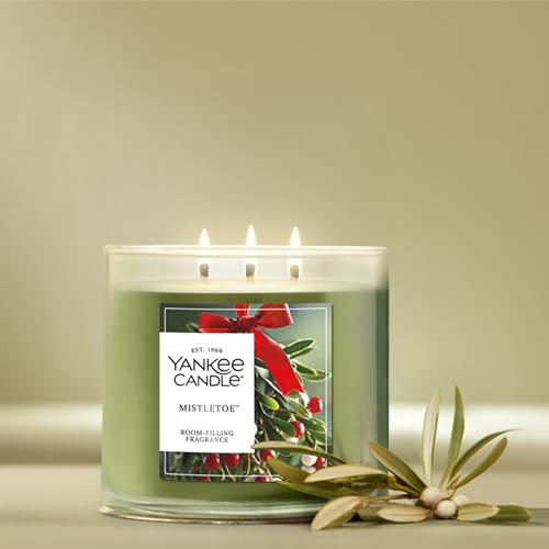 Yankee Candle Balsam & Cedar, Holiday Scented Candle, 22oz Large Jar with up to 150 Hour Burn Time, Giftable