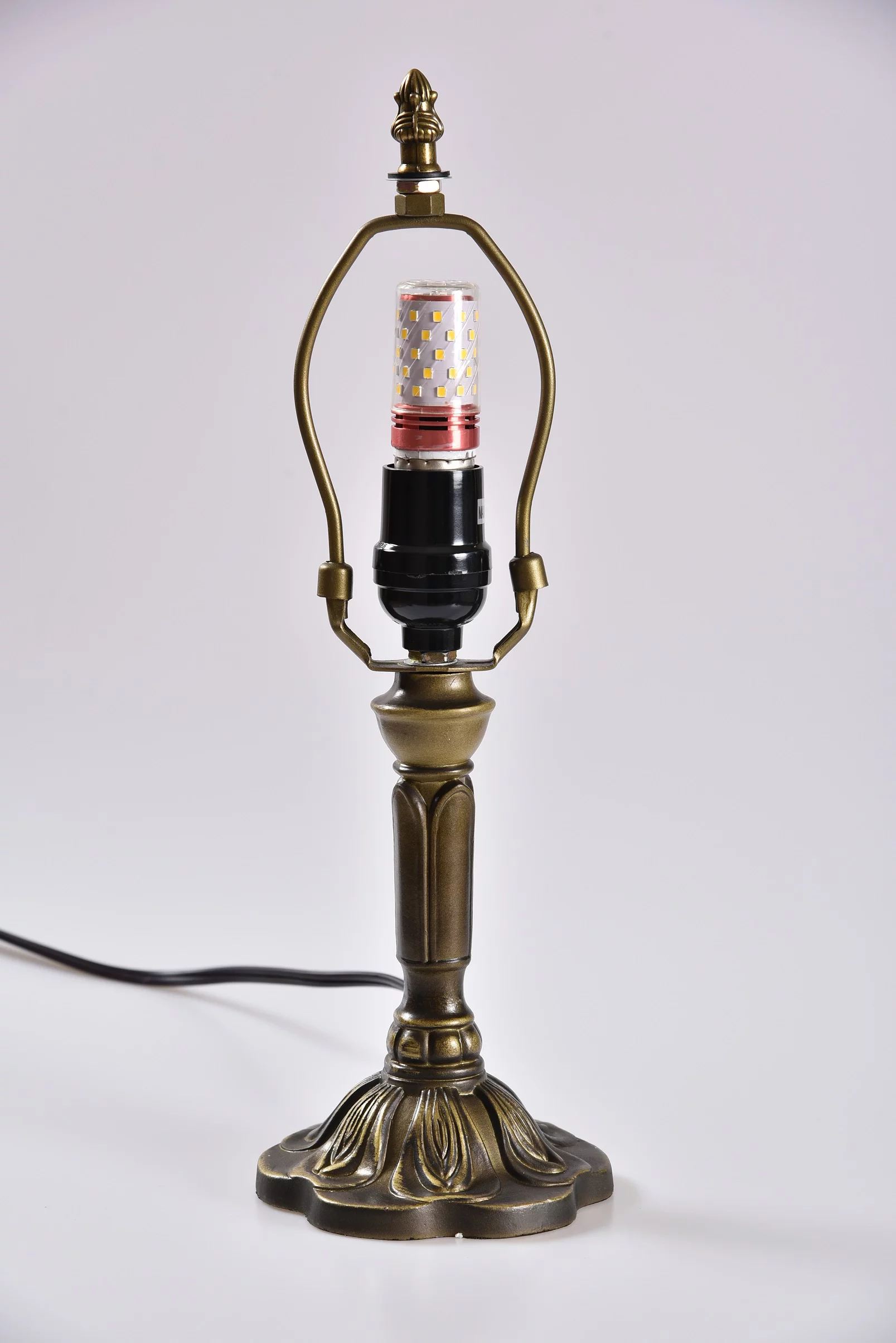 Chrlaon Tiffany Table Lamp Stained Glass Bedside Lamp for Living Room Bedroom Red Bronze Traditional Desk Light