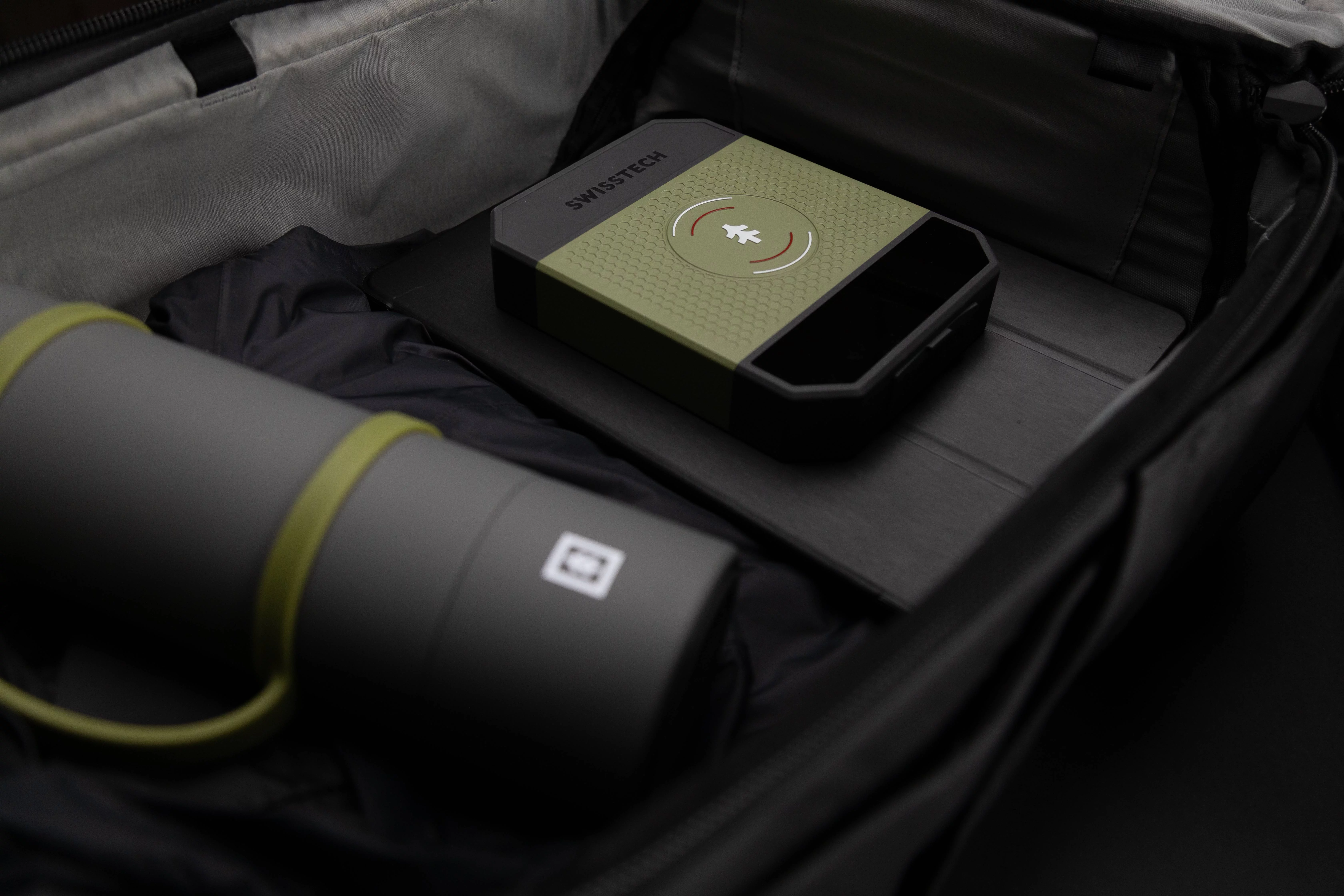 Swiss Tech 40000 mAh Wireless Power Bank with Charging Pad and 65W Fast Charge, IP54 Weatherproof