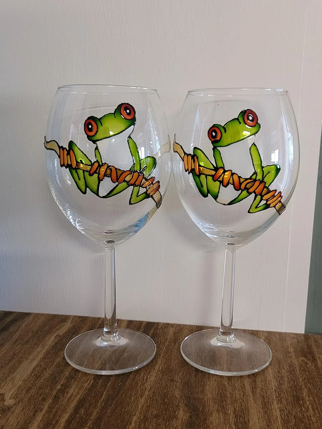 Green Tree Frog Hand Painted Stemmed Wine Glasses Set Of 2