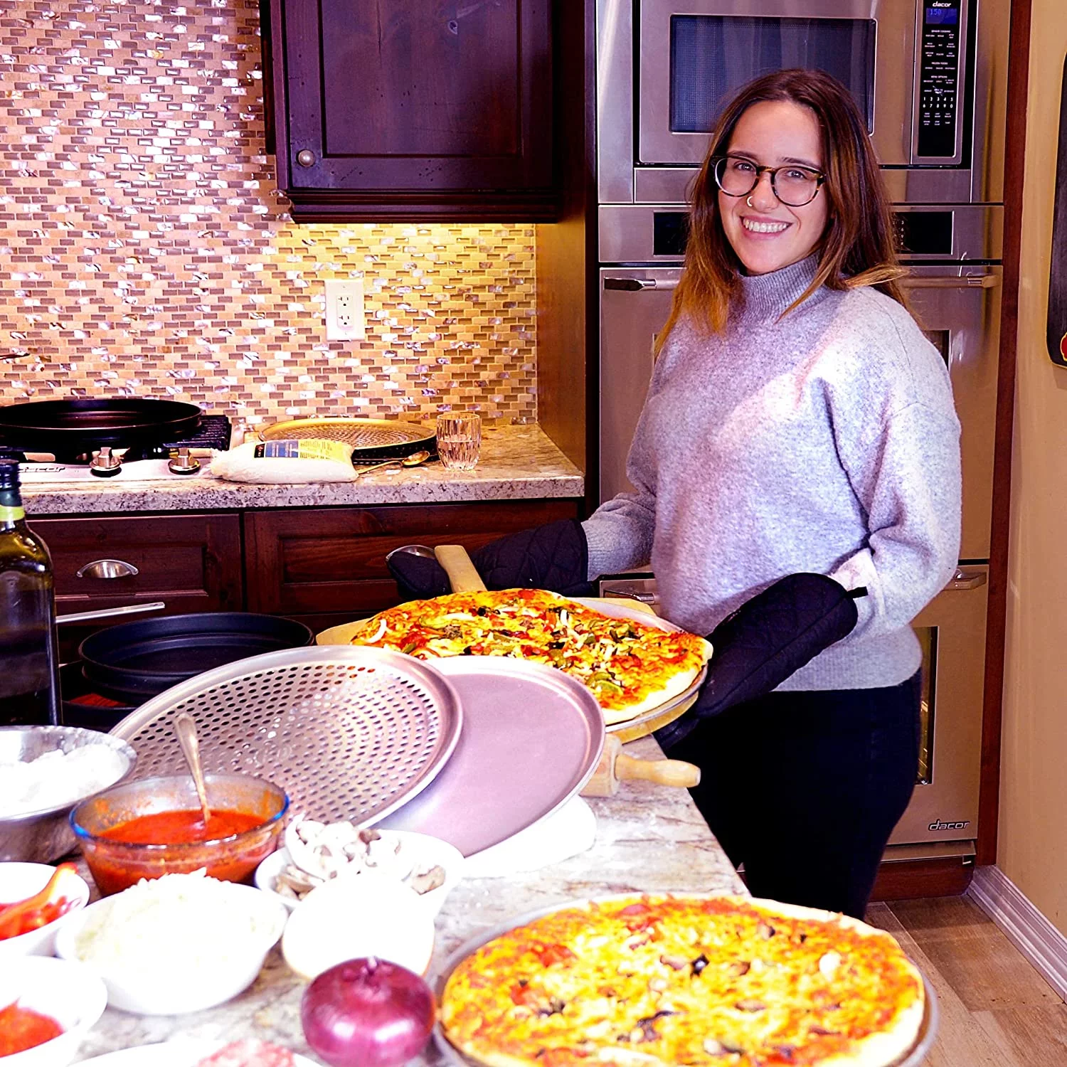 Crown Pizza Pan 16 inch, 1 Pack, Sturdy, Rust Free, Pure Aluminum, Made in Canada, 16 inch Pizza Pan