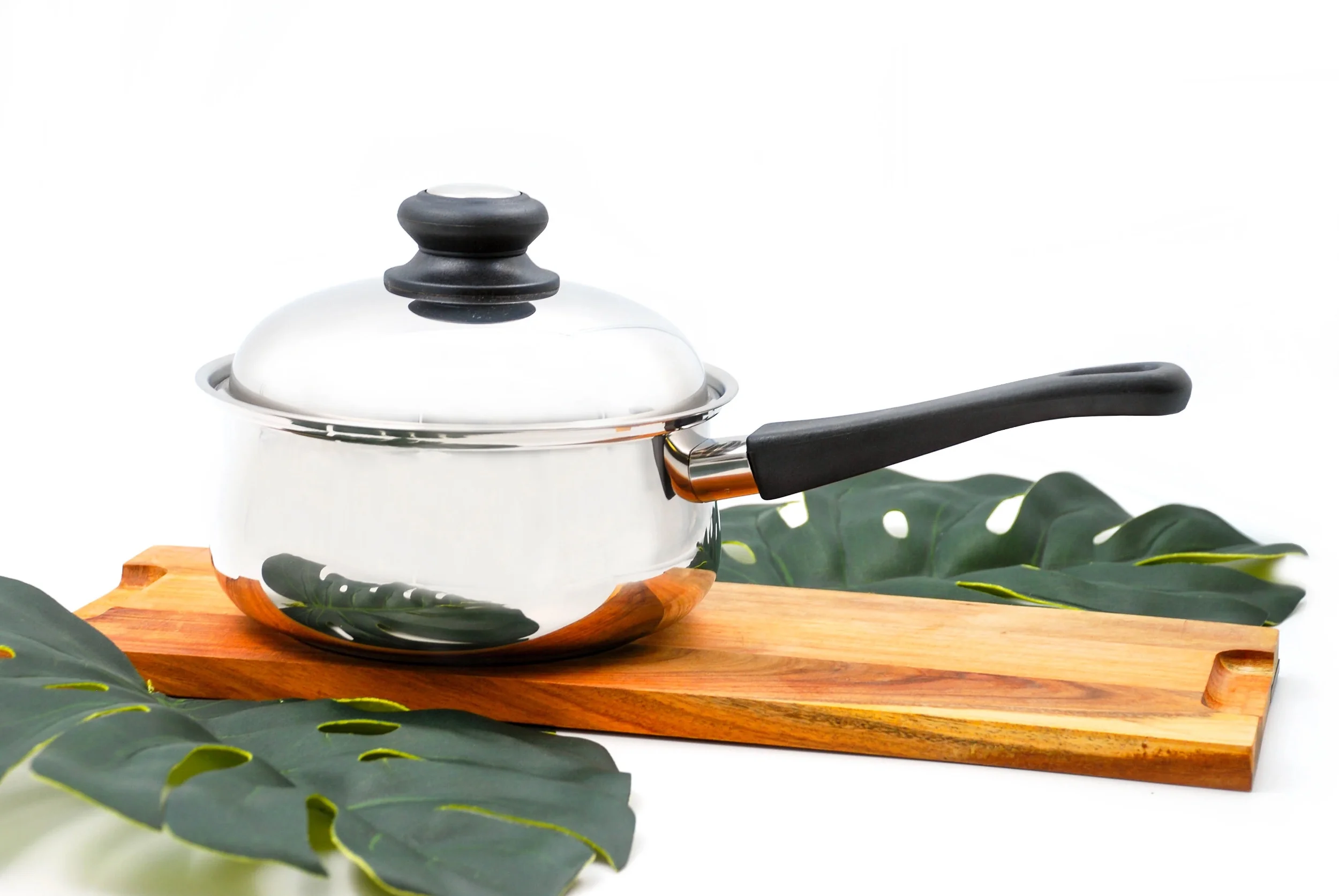 Lynns Edelstahl Rostfrei Mercury 200F 2-Quart Sauce Pan with Lid, Silver; Stainless Steel, PTFE & PFOA Free, Induction Compatible