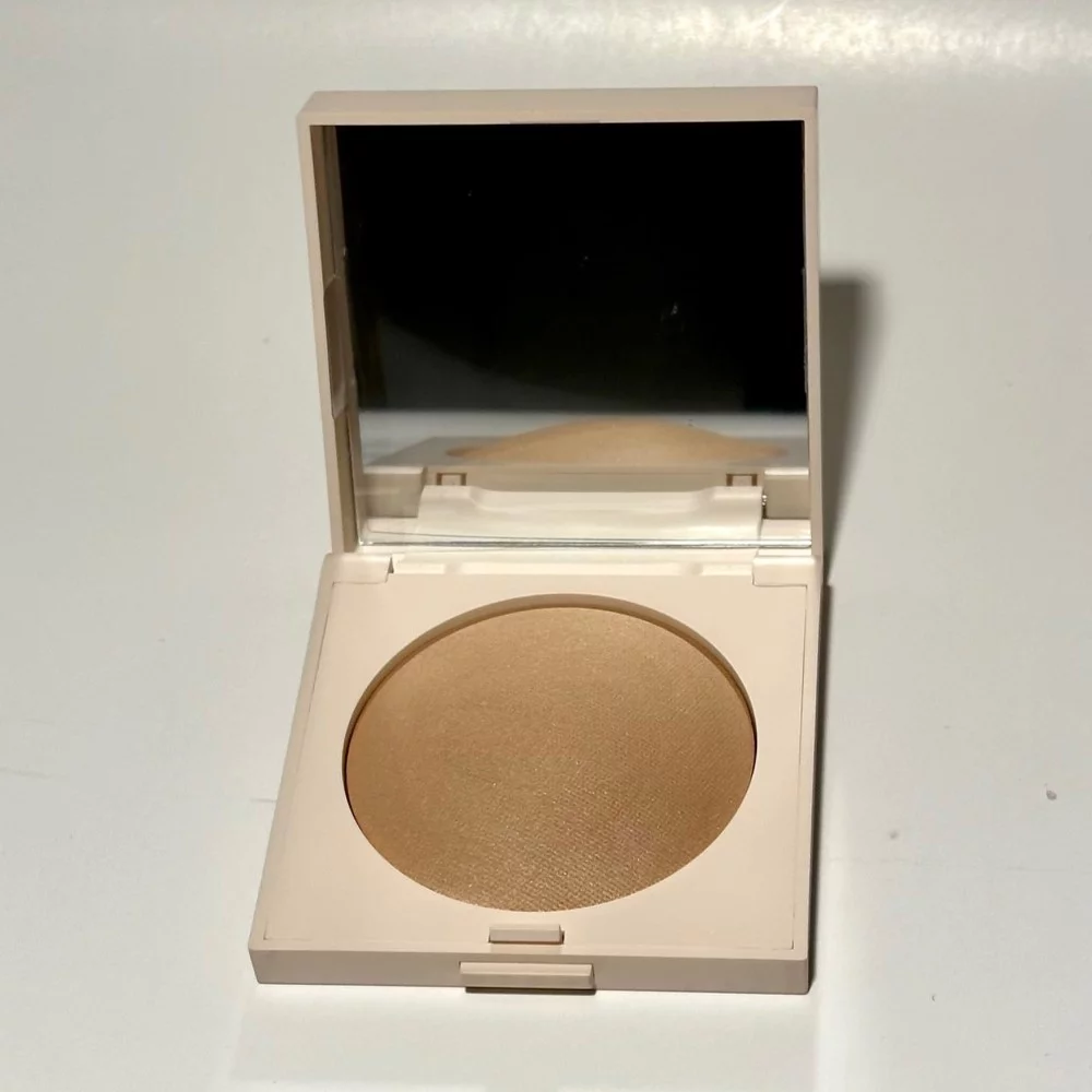Laura Mercier Real Flawless Luminous Pressed Powder Translucent Medium