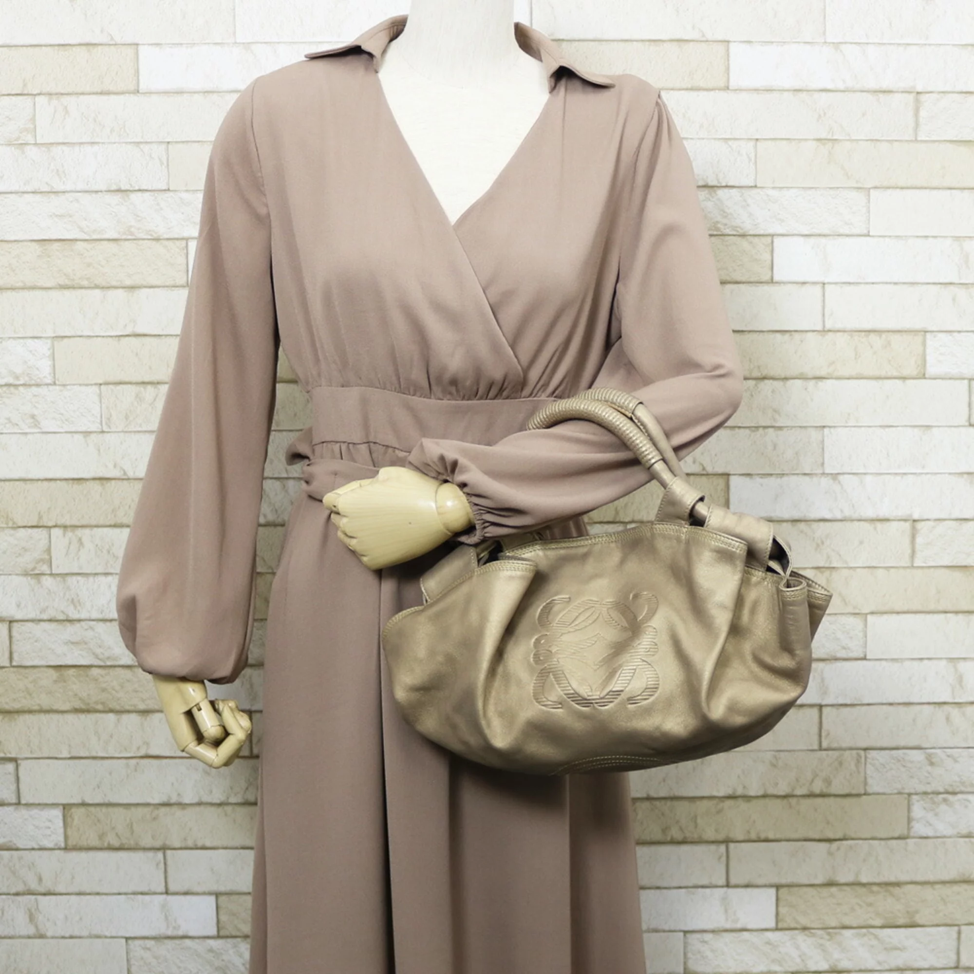 Pre-Owned Loewe LOEWE Nappa Aire Handbag Gold Ladies (Fair)