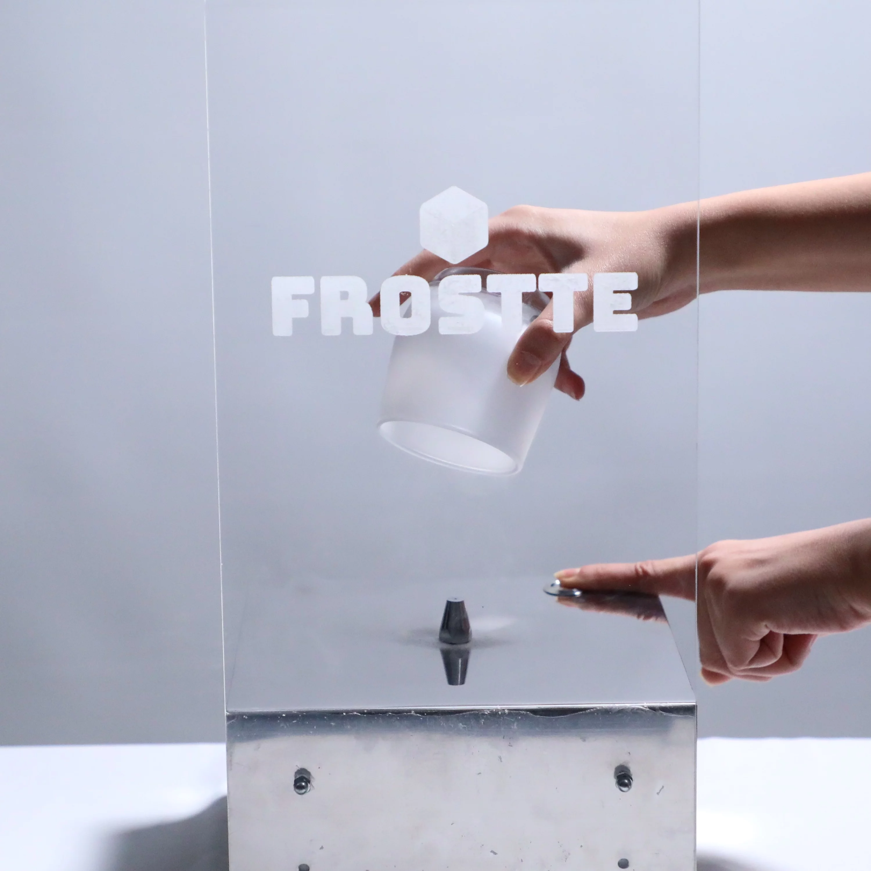 Frostte Instant Glass Chiller CO2 Dry Ice Glass Froster Chills Wine Cocktail Beer Sparkling Water Soda Glass.