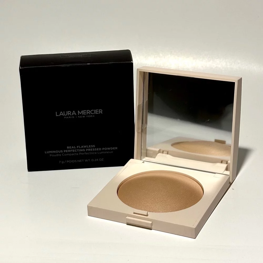 Laura Mercier Real Flawless Luminous Pressed Powder Translucent Medium