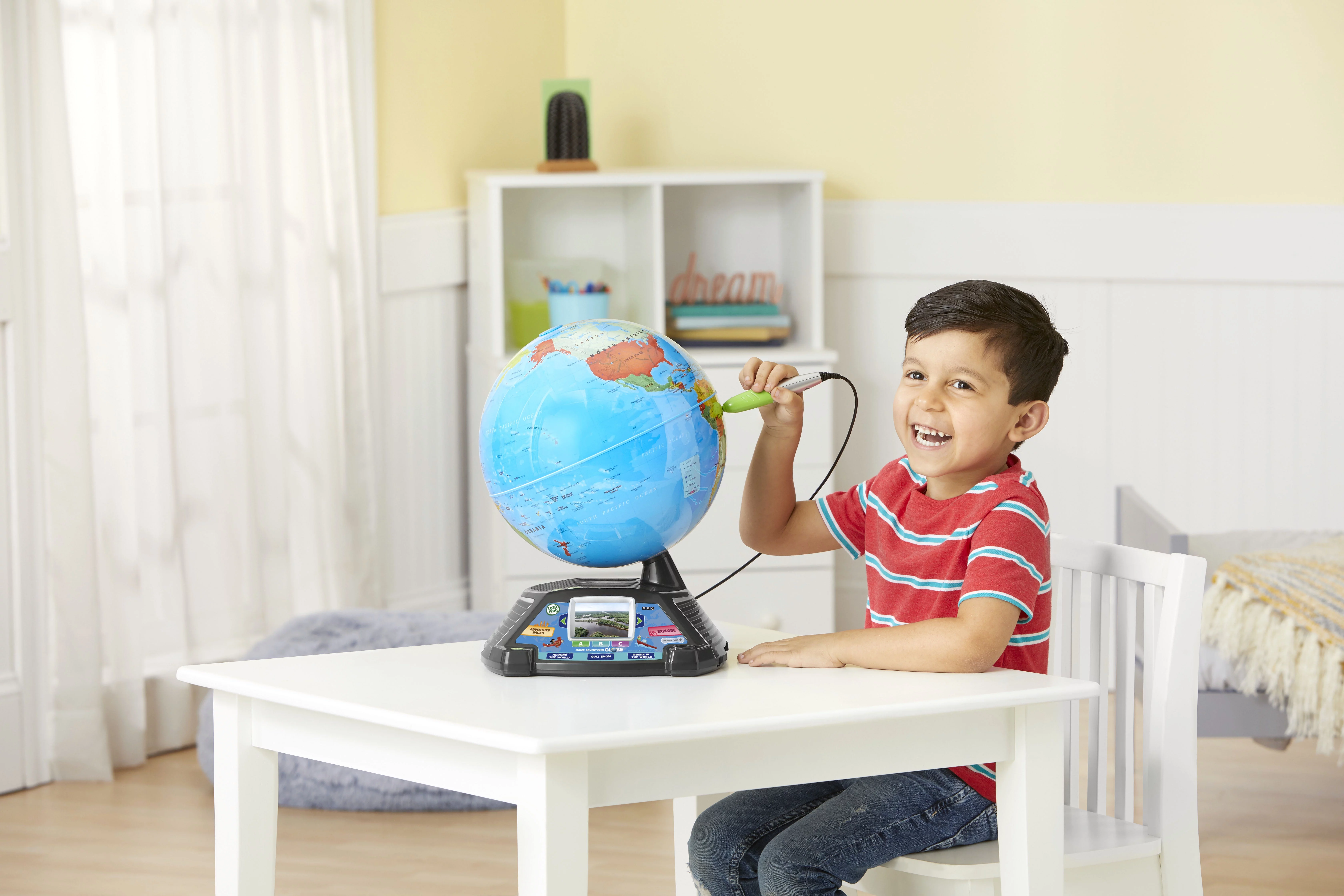 LeapFrog Magic Adventures Interactive Globe With 5+ Hours of BBC Video