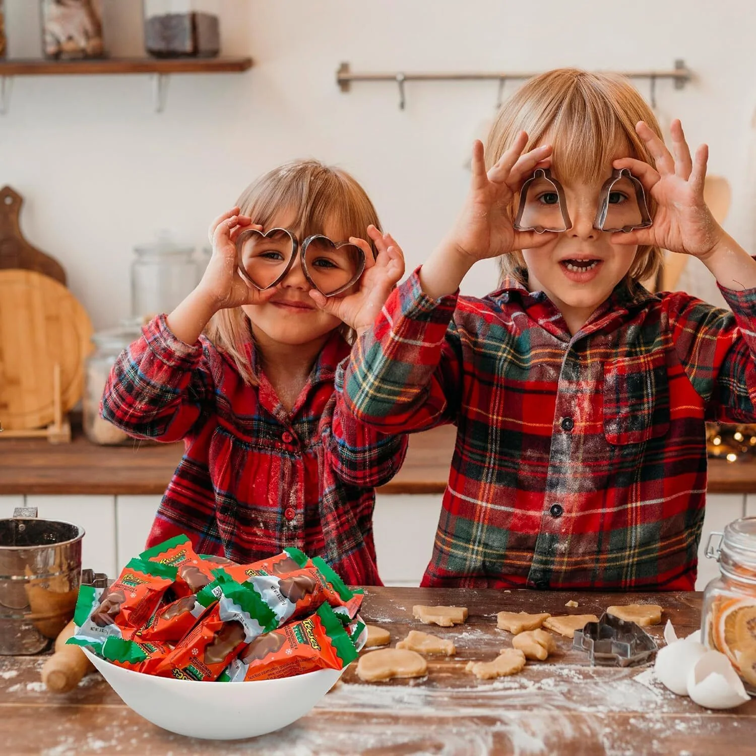2Lbs Reese's Milk Chocolate Peanut Butter Trees Christmas Candy, 2 Pounds