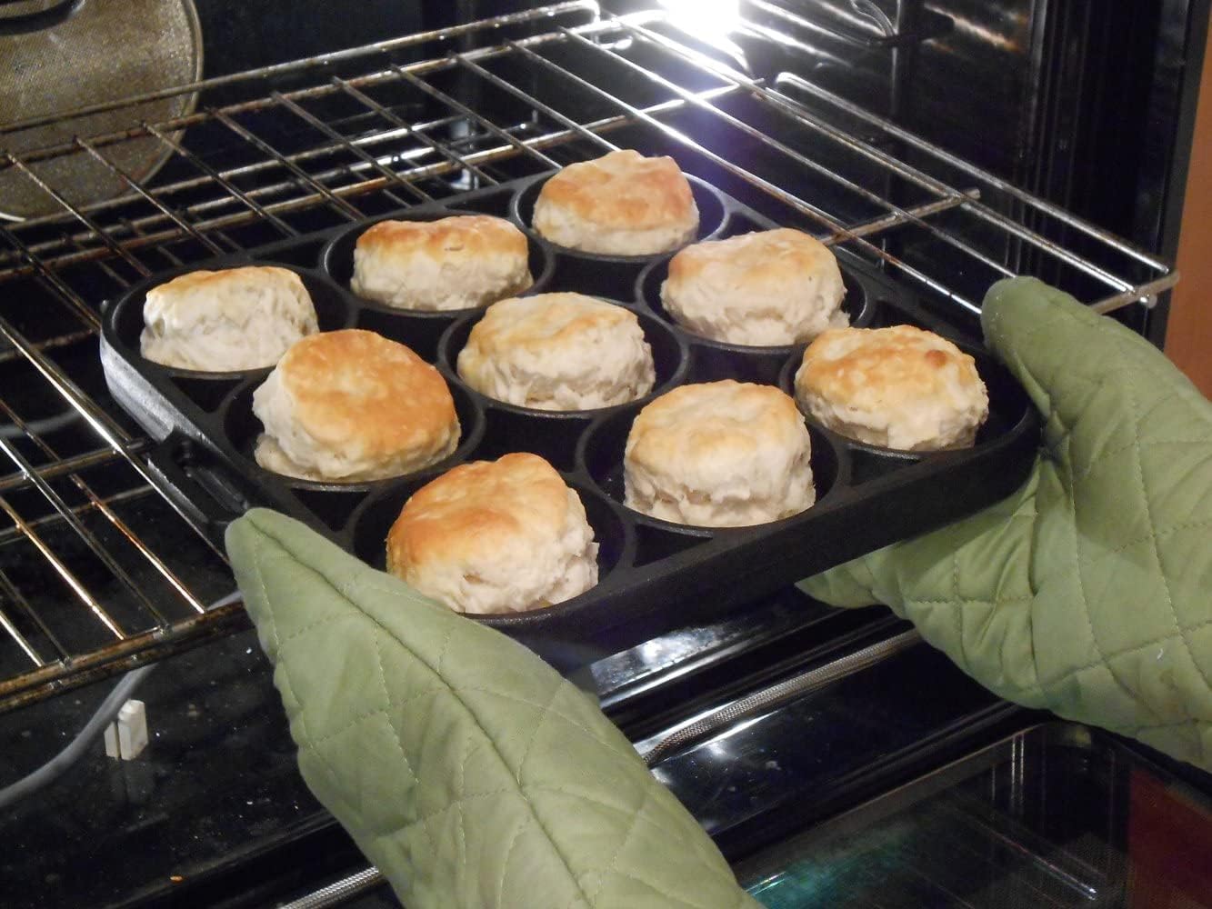 King Kooker Model CI9BPSA Cast Iron Seasoned Biscuit Pan - 9 impressions