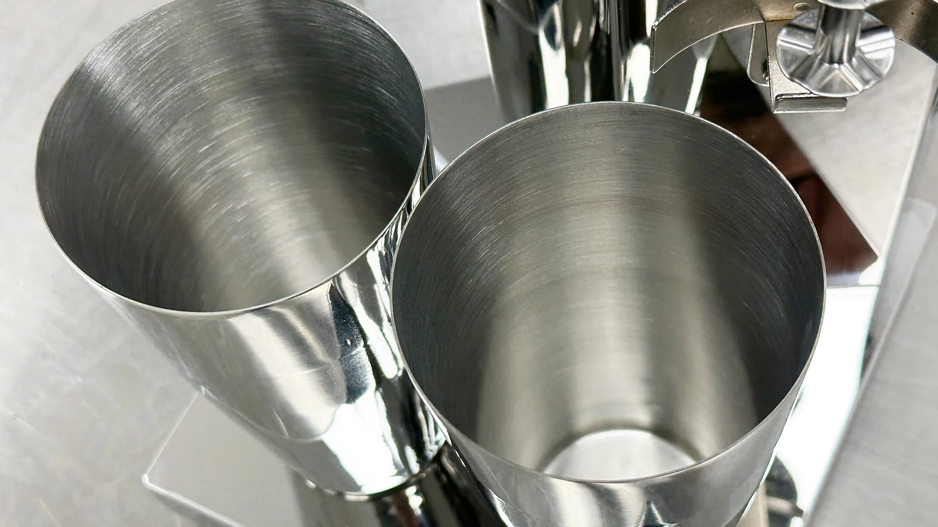 Commercial Stainless Steel Milk Shake Machine Double Head Drink Mixer EMS-2 110V