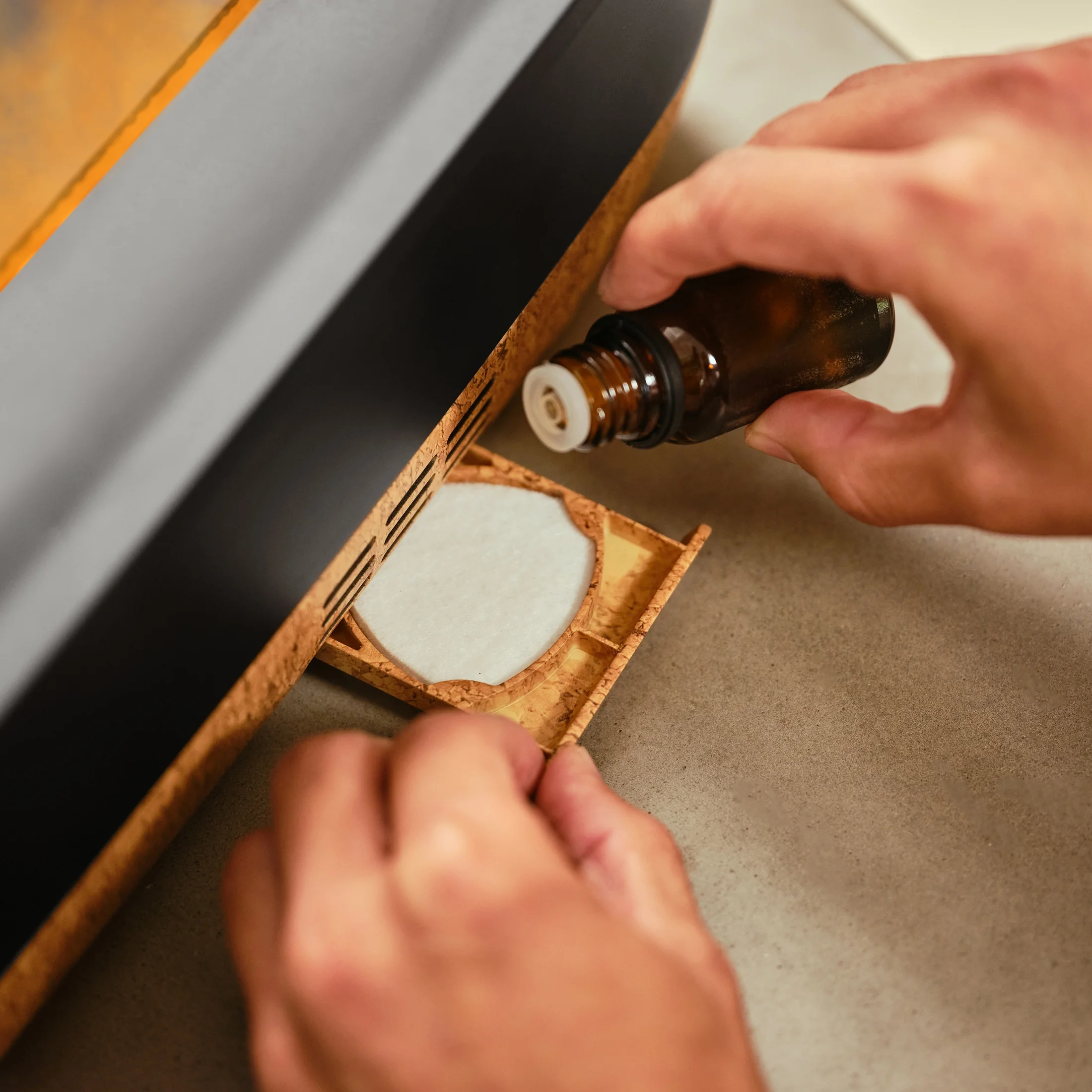 Homedics Fireside Cool Mist Ultrasonic Humidifier, Essential Oil Pad, 0.26 Gallon Top Fill