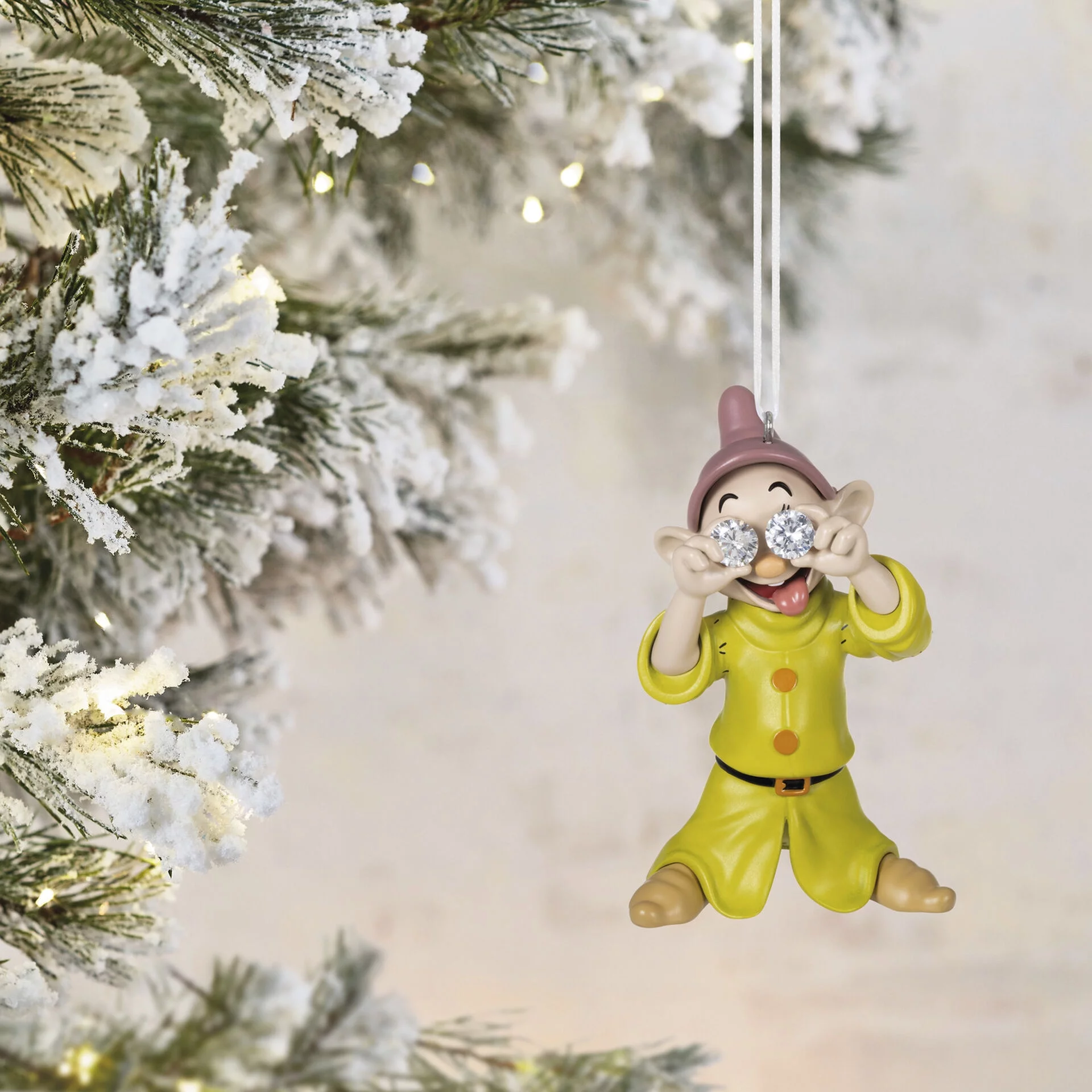 Hallmark QK1365 Disney Snow White and the Seven Dwarfs Diamond Eyes Dopey Metal 2021 Ornament
