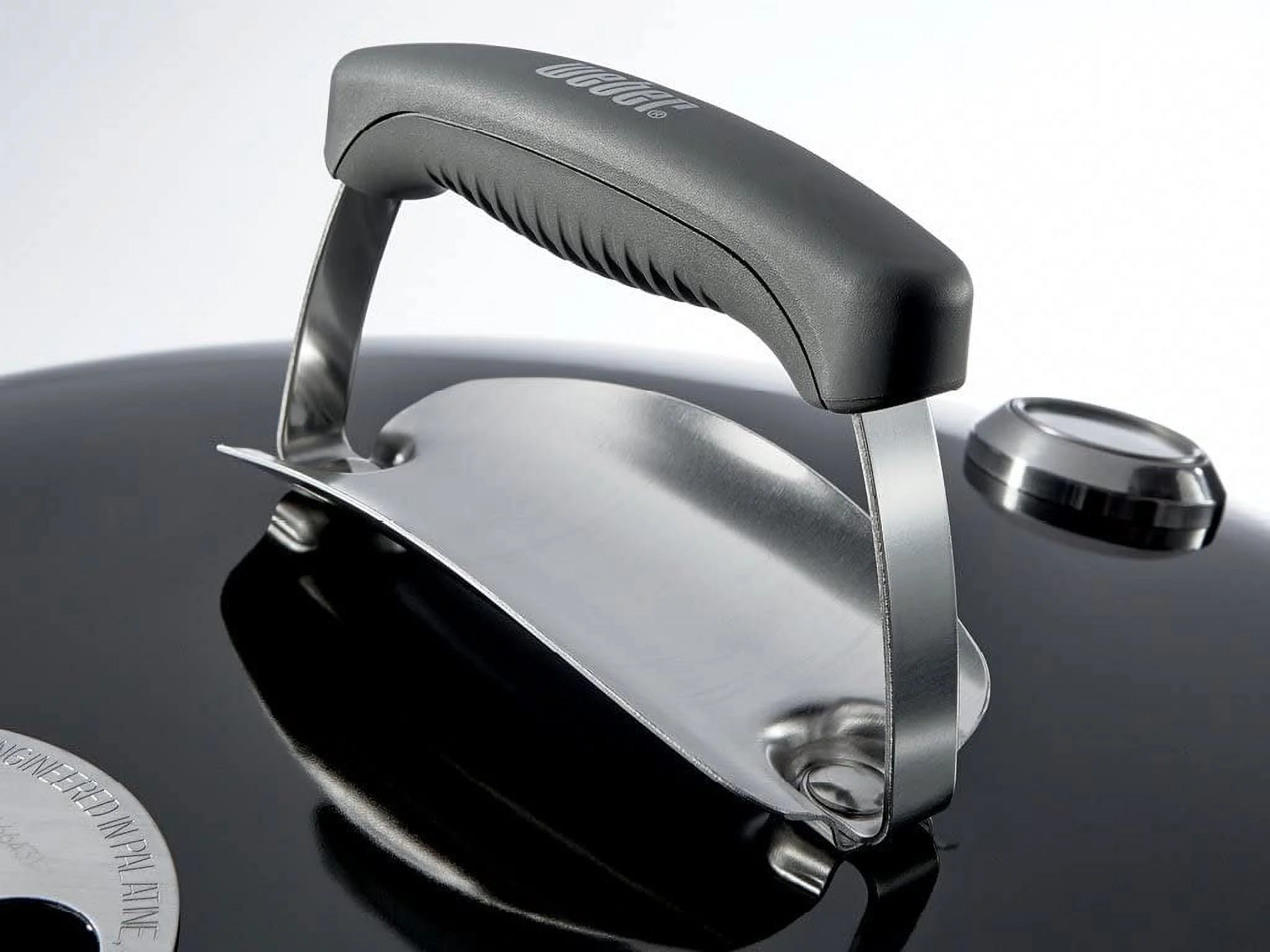 Weber 14501001 Master-Touch Charcoal Grill, 22-Inch, Black