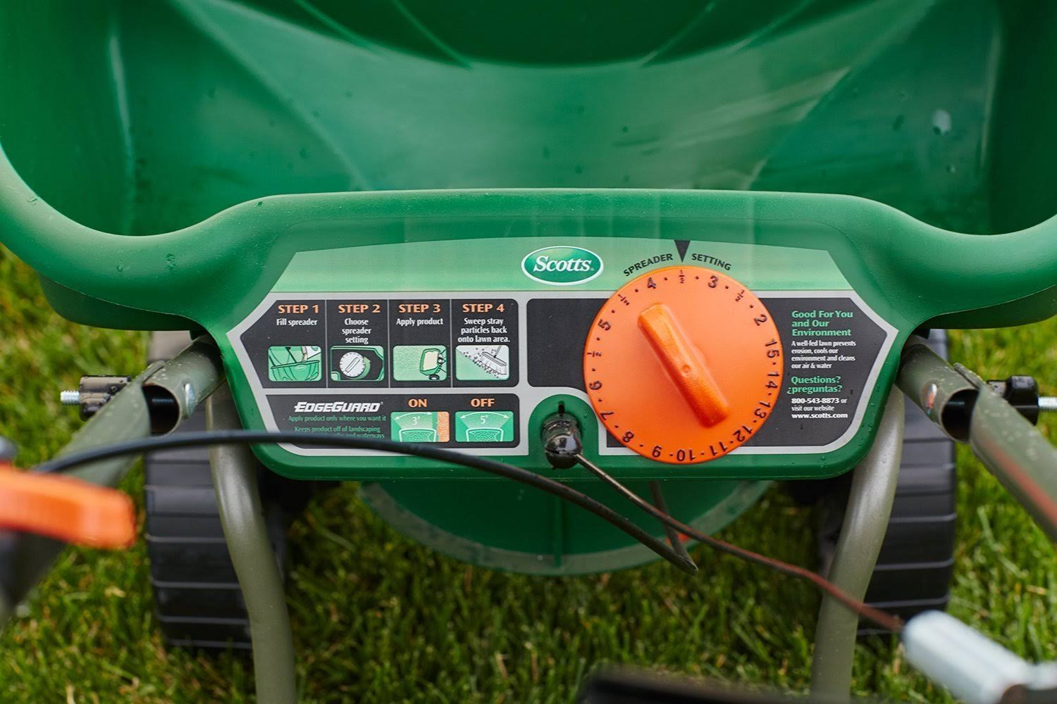 Scotts Turf Builder Pro EdgeGuard Deluxe Broadcast Spreader