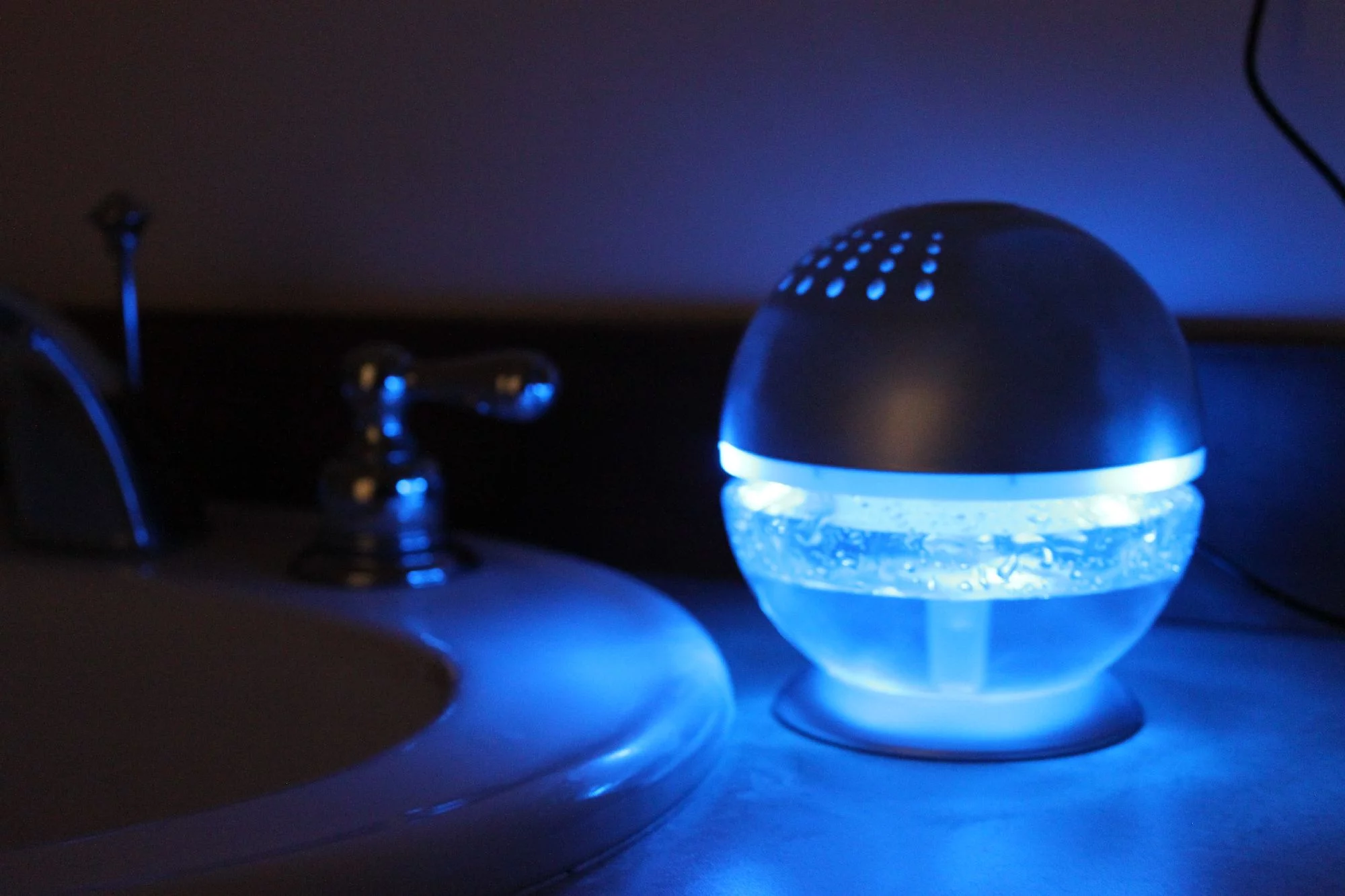 2 Units EcoGecko Little Squirt Glowing Water, Air Revitalizer, Air Freshener, Room Aromatize, Aromatherapy, Aroma and Essential Oil Diffuser with 10ML Lavender Oil, Black