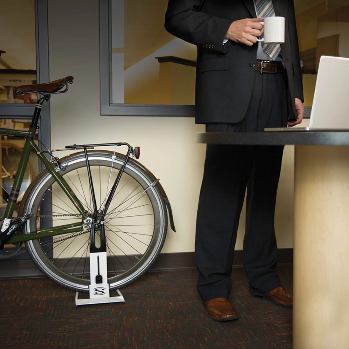 Saris Boss Bike Stand,	‎17.9 in x 13.4 in x 10.4 in, 4.3 lb Single Bike Stand