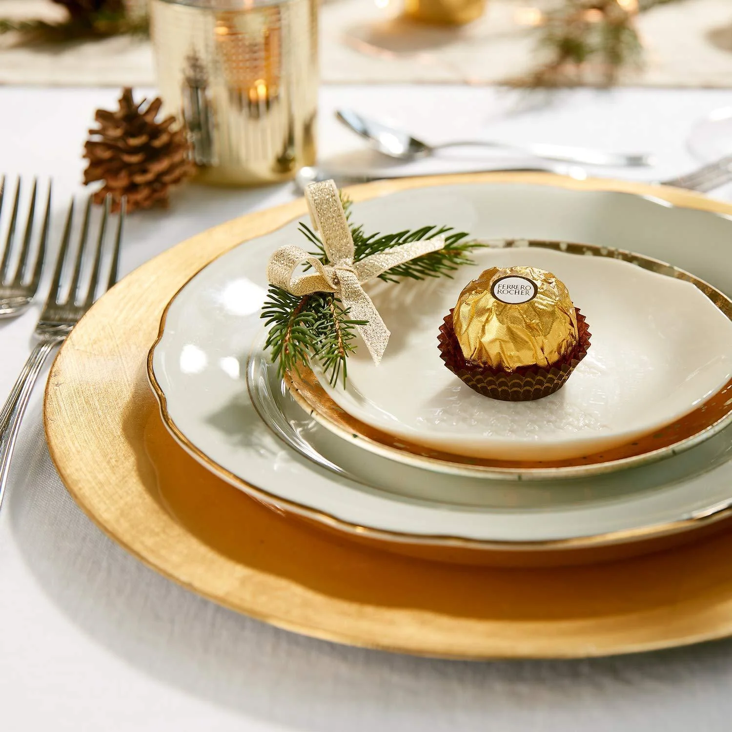 Ferrero Rocher Fine Hazelnut Milk Chocolate, 18 Count, Chocolate Christmas Candy Gift Box, 7.9 oz, Perfect Stocking Stuffers 7.9 Ounce (Pack of 18)