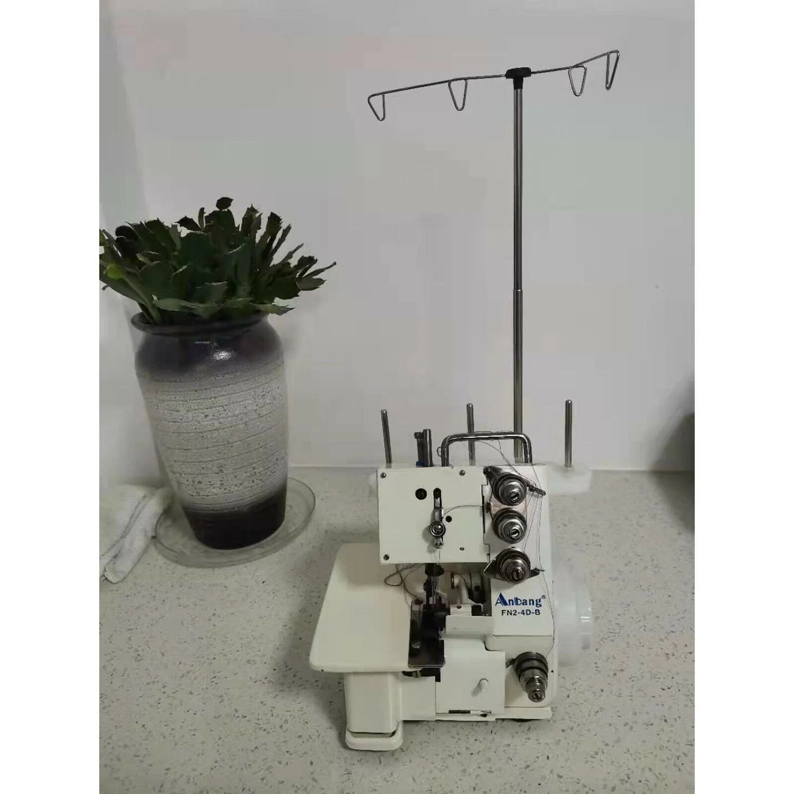 Miumaeov 4 Thread Overlock Serger Sewing Machine Household Sewing Machine+Foot Controller DP5 * 80-95 1200 Stitches/Minute