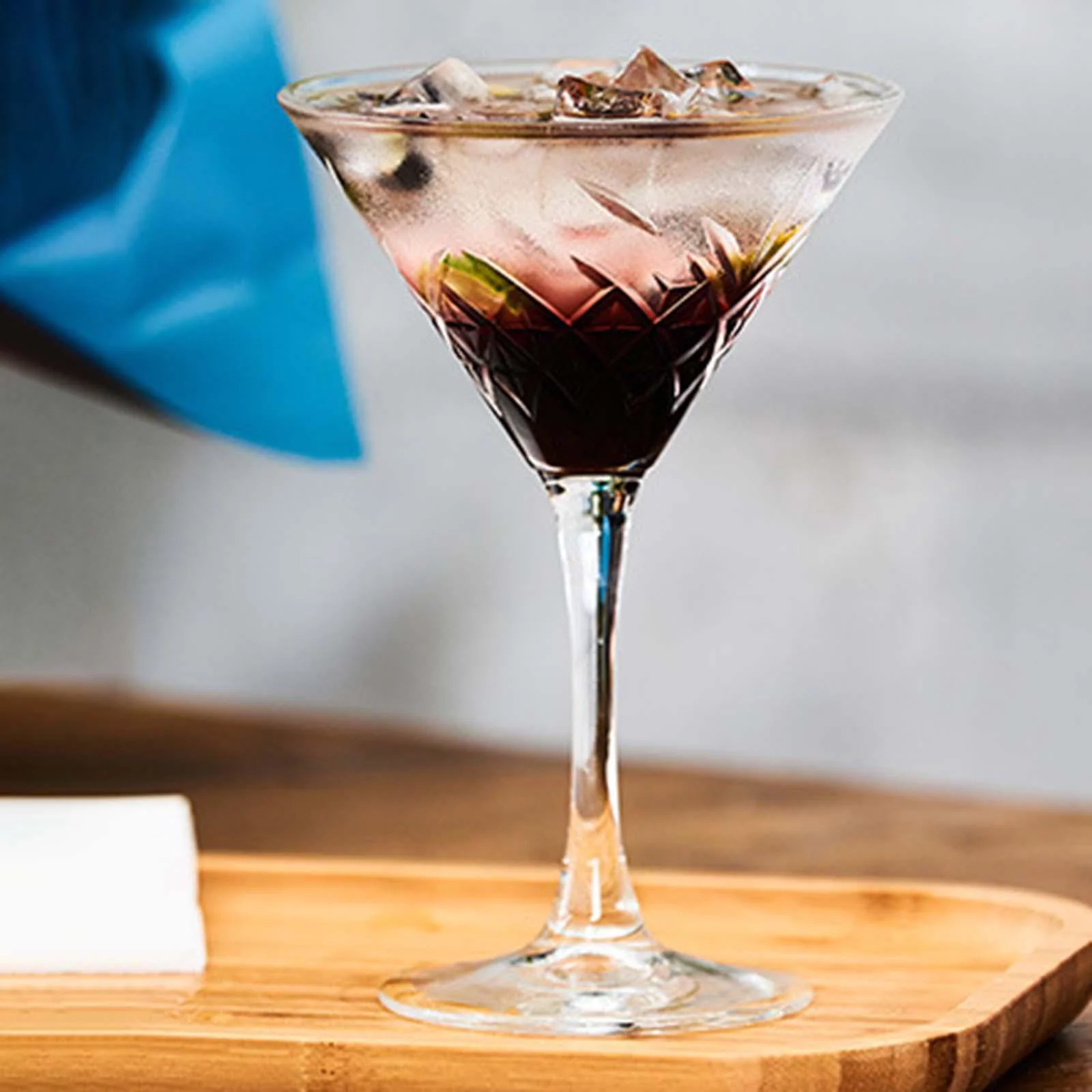 Engraved Cocktail Glasses Goblet Champagne Glasses for Lemonades Cold Drinks Beverage , 230ml