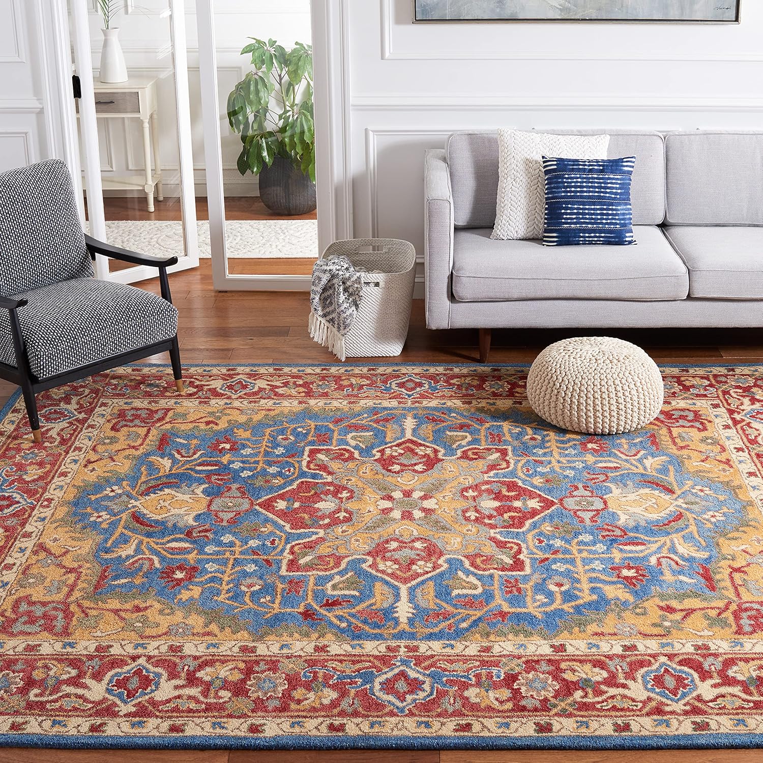 SAFAVIEH Antiquity Collection Area Rug - 8' x 10', Red & Blue, Handmade Traditional Oriental Wool, Ideal for High Traffic Areas in Living Room, Bedroom (AT521Q)