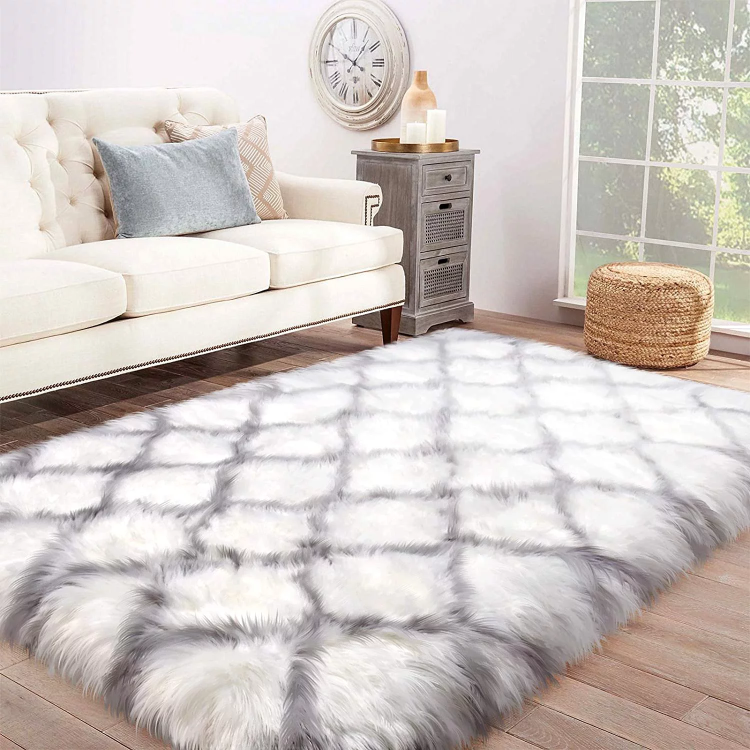 Fashionable and durable Fluffy Faux Fur Rug Nice for Women Teen Girls, Fuzzy Shag Area Rug