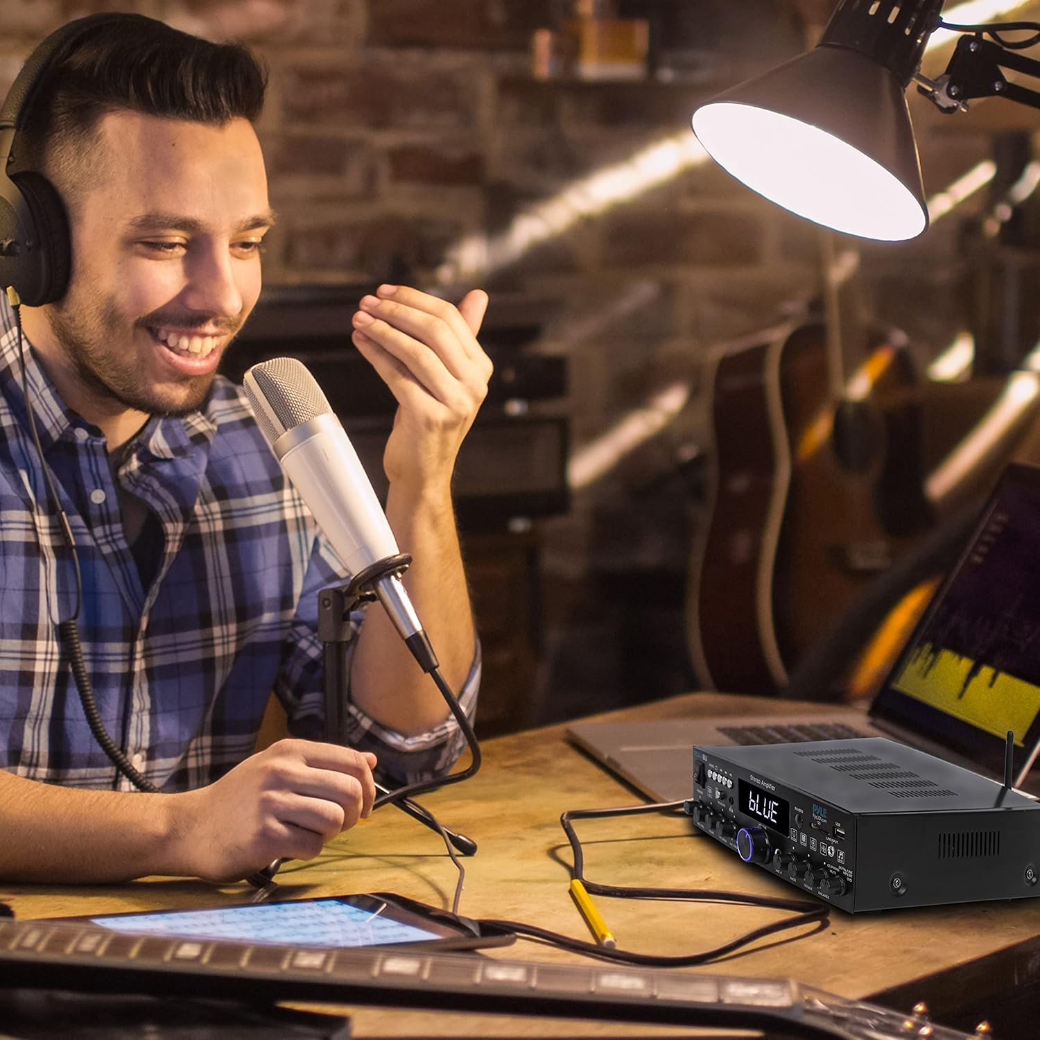 Wireless Bluetooth Home Stereo Amplifier-Multi-Channel 200 Watt Power Amplifier Home Audio Receiver System W/Optical/Phono/Coaxial, FM Radio, USB/SD, AUX, RCA, Mic in-Antenna, Remote-Pyle PDA4BU