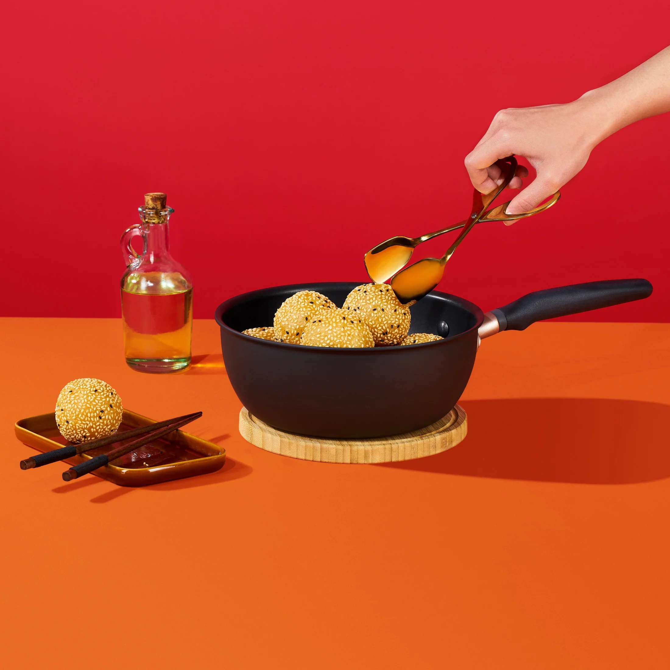 Meyer Accent Series Hard Anodized Nonstick Induction Saucier Sauce Pan, 3-Quart, Matte Black