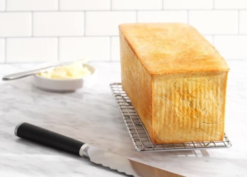 USA Pan Bakeware Pullman Loaf Pan with Cover, 13 x 4 inch, Nonstick & Quick Release Coating, Made in the USA from Aluminized Steel