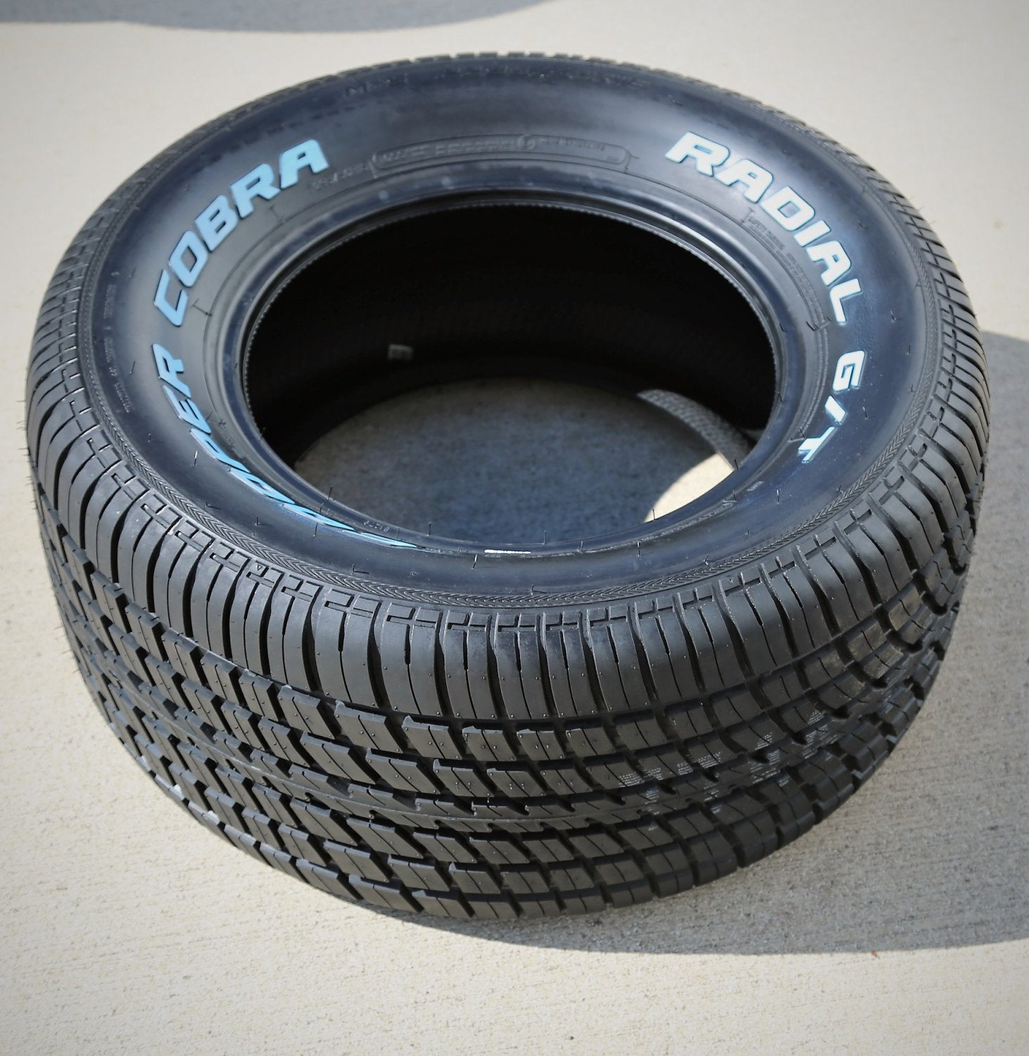 Cooper Cobra Radial G/T 295/50R15 All-Season Tire – Classic Performance and Touring Comfort
