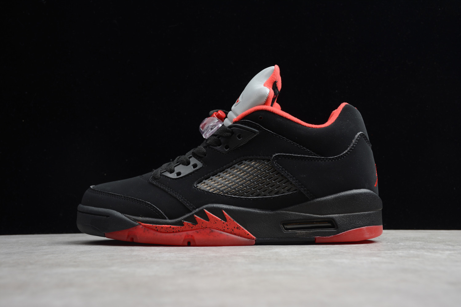 JORDAN 5