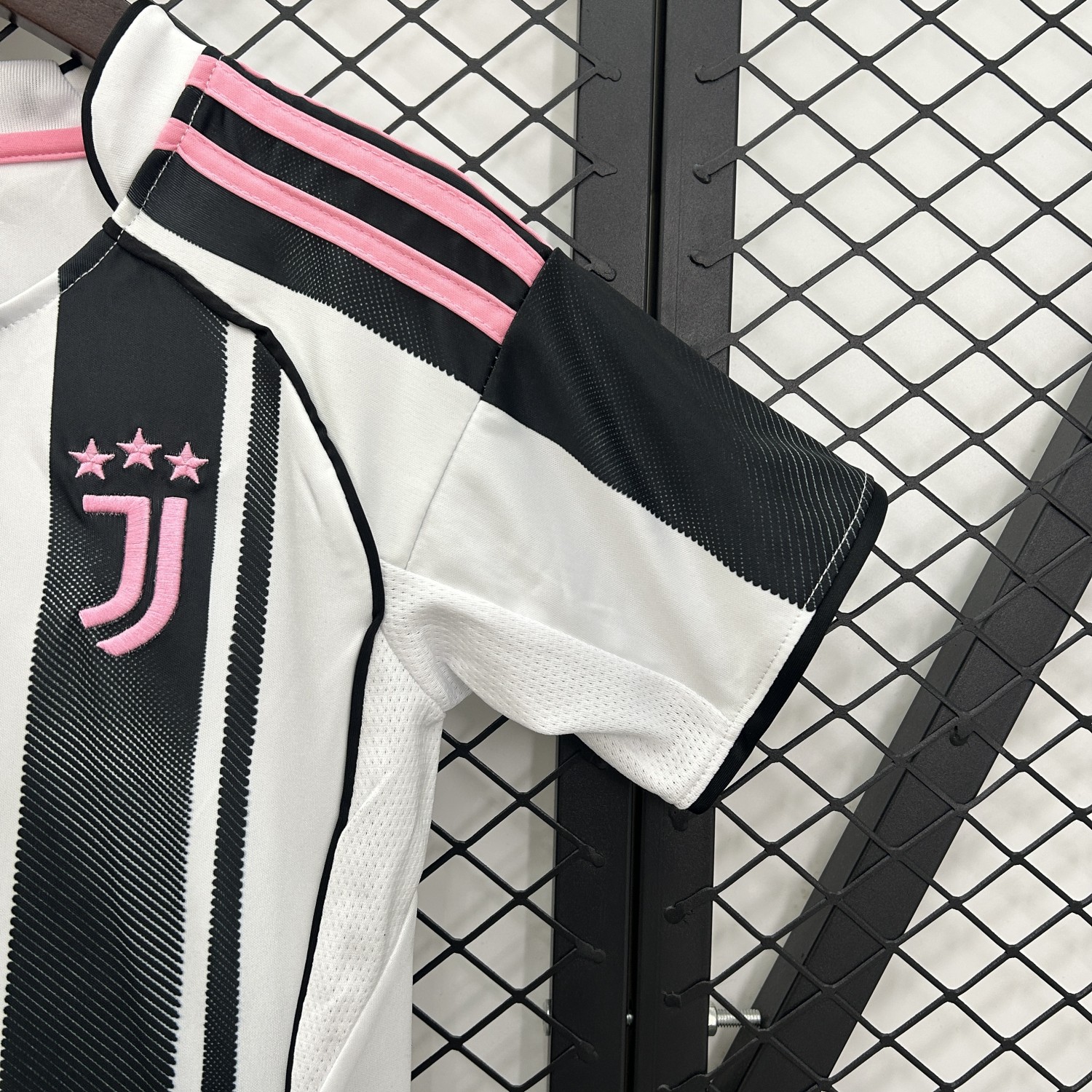 Juventus 25/26 home jersey Kids kit
