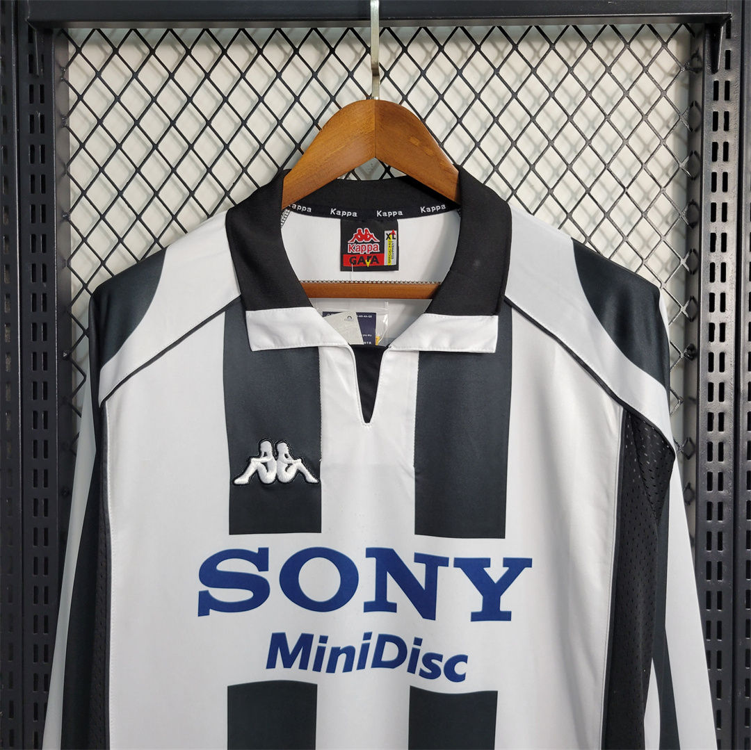 Juventus 97/98 home Retro Long Sleeve jersey kit