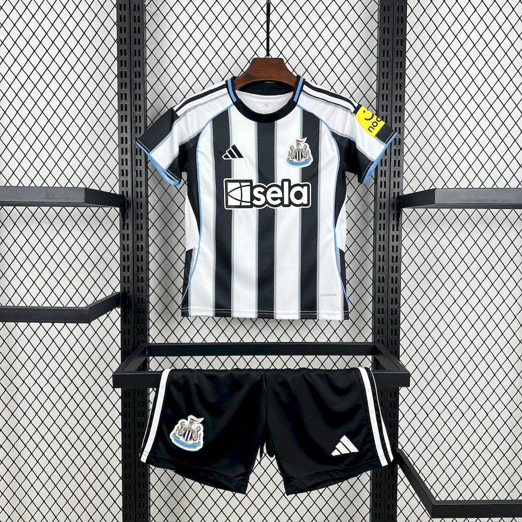 Newcastle 25/26 home kids jersey kit