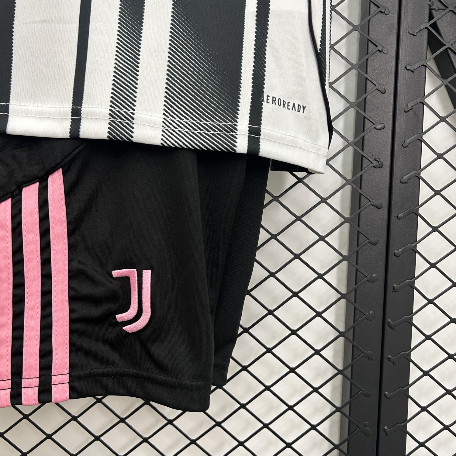 Juventus 25/26 home jersey Kids kit