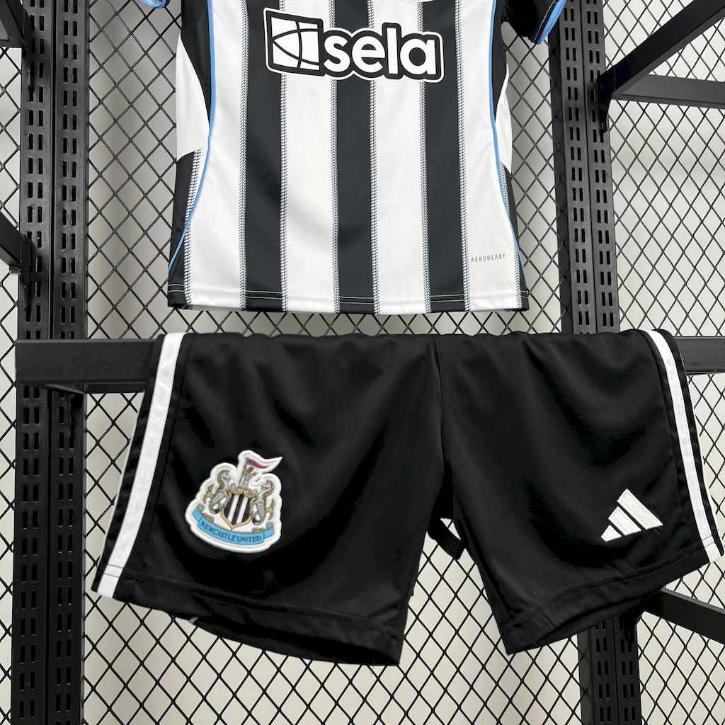 Newcastle 25/26 home kids jersey kit